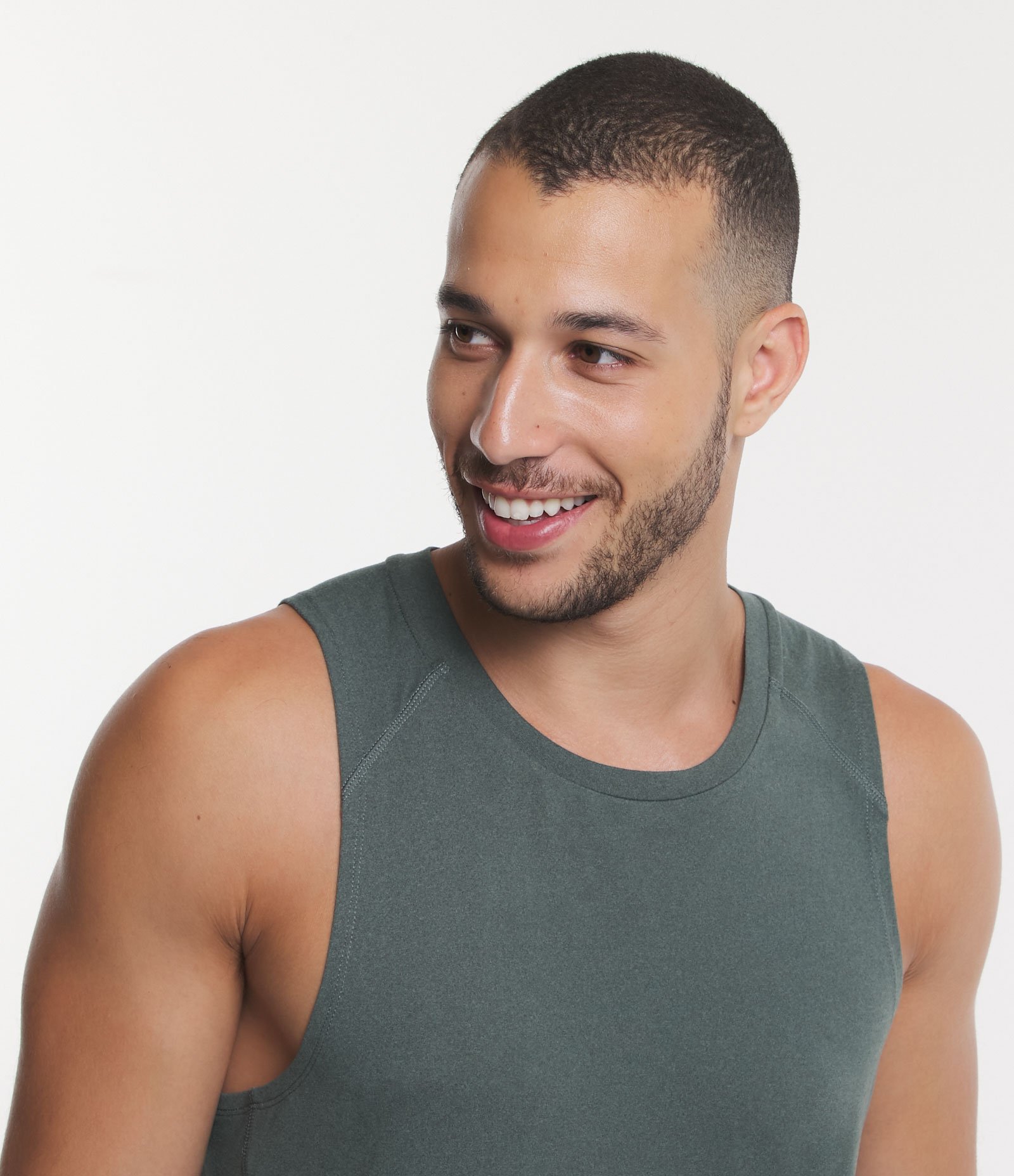 Regata Regular Esportiva com Etiqueta na Barra e Detalhe Contrastante Verde 4