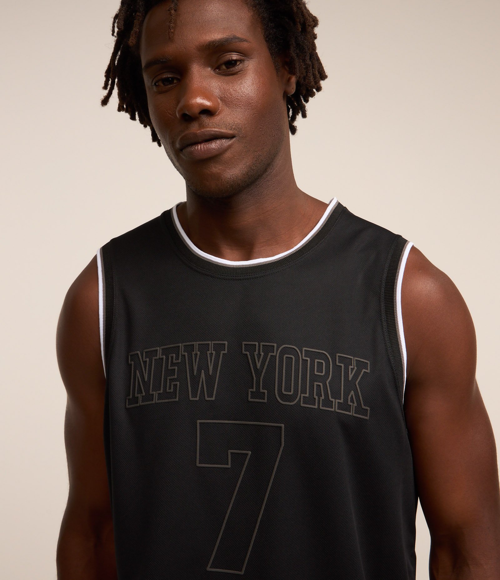 Regata Esportiva de Basquete com Estampa New York 7 Preto 4