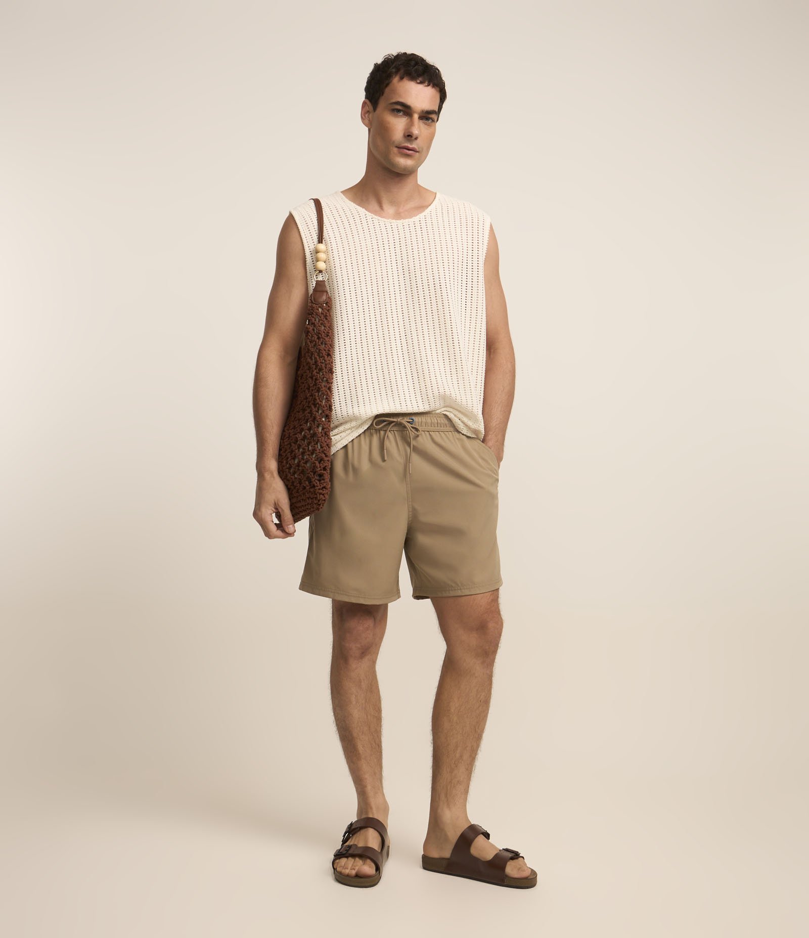 Bermuda de Banho com Cós Elástico e Bolsos Bege 1