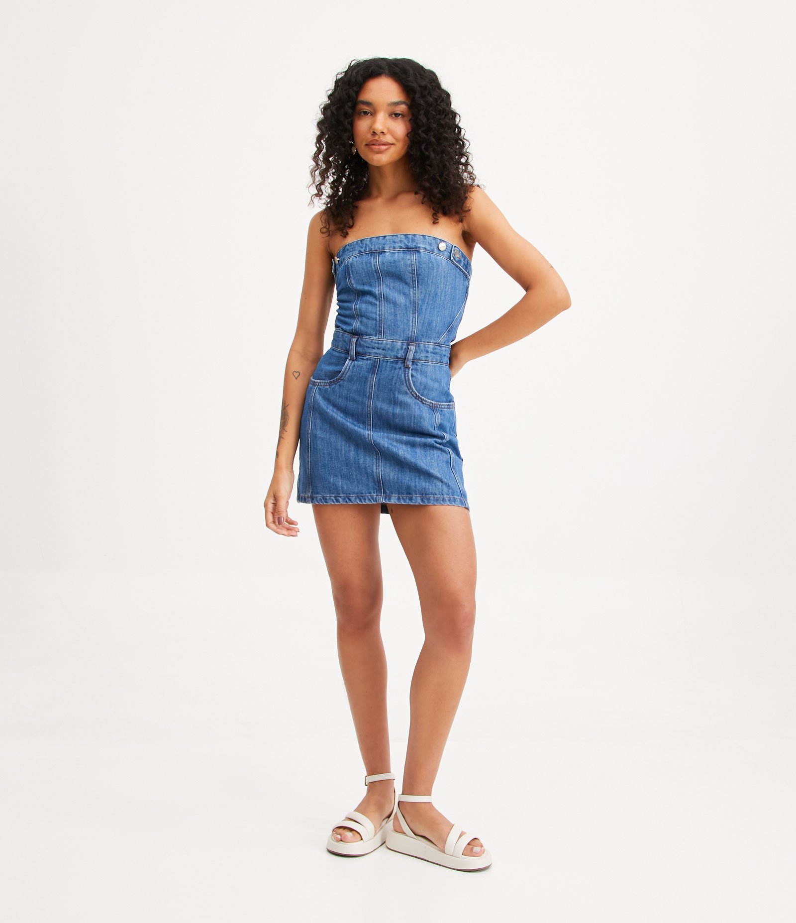 Vestido Tomara que Caia Jeans com Bolsos e Fechamento em Zíper Azul 2