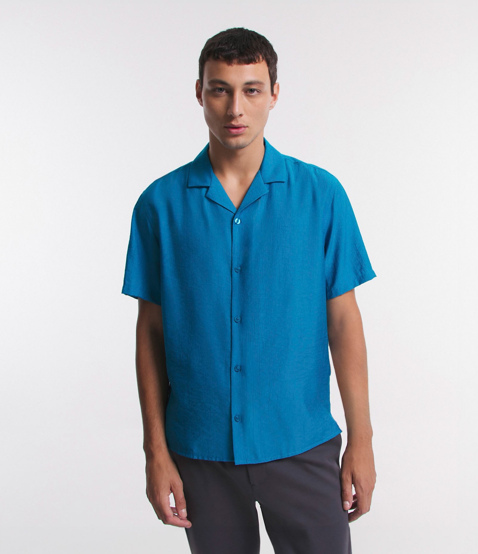 Camisa Boxy Texturizada com Gola Bowling Azul Turquesa 1