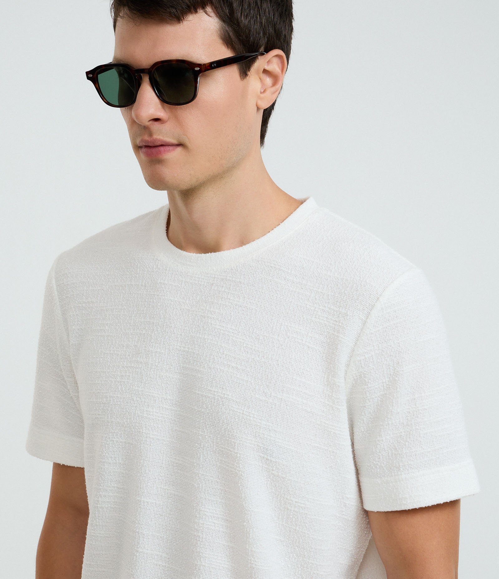 Camiseta Regular em Malha Texturizada Off White 4