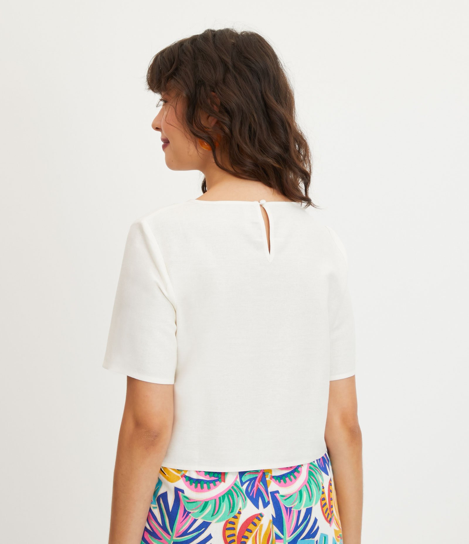 Blusa T-shirt em Linho com Estampa Tucano Branco 3