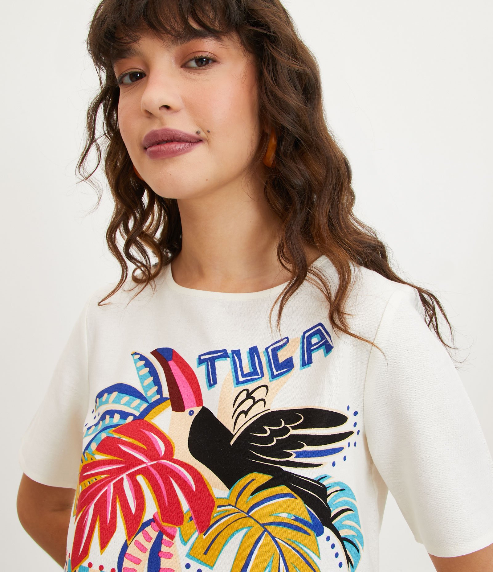 Blusa T-shirt em Linho com Estampa Tucano Branco 4