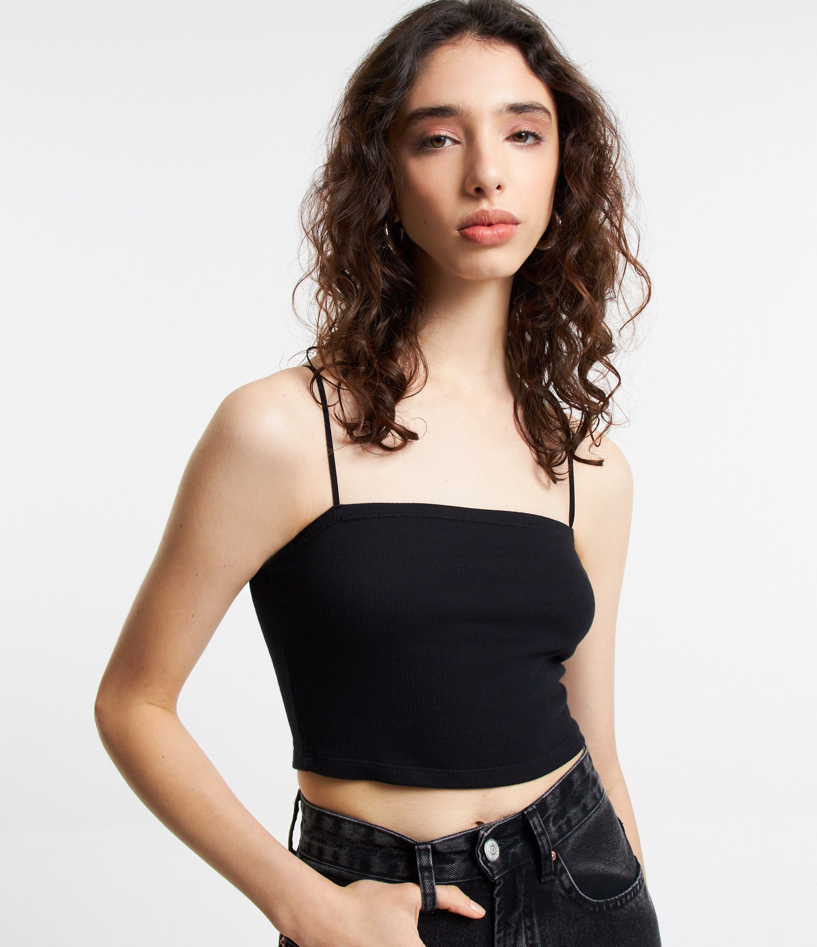 Blusa Cropped de Alça em Ribana Texturizada Preto 1