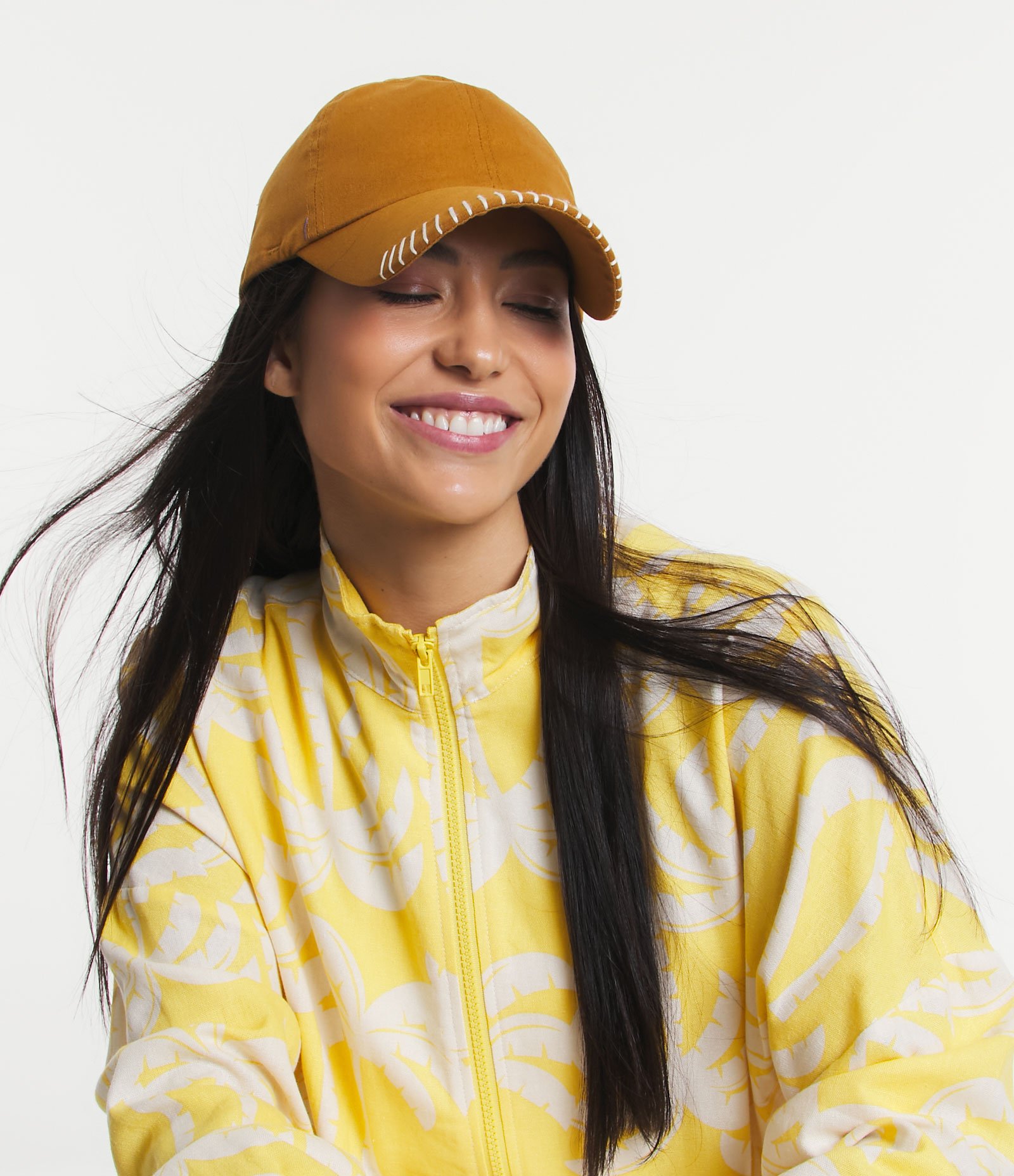 Boné Aba Curva em Sarja com Detalhe Pespontado Marro Claro 1