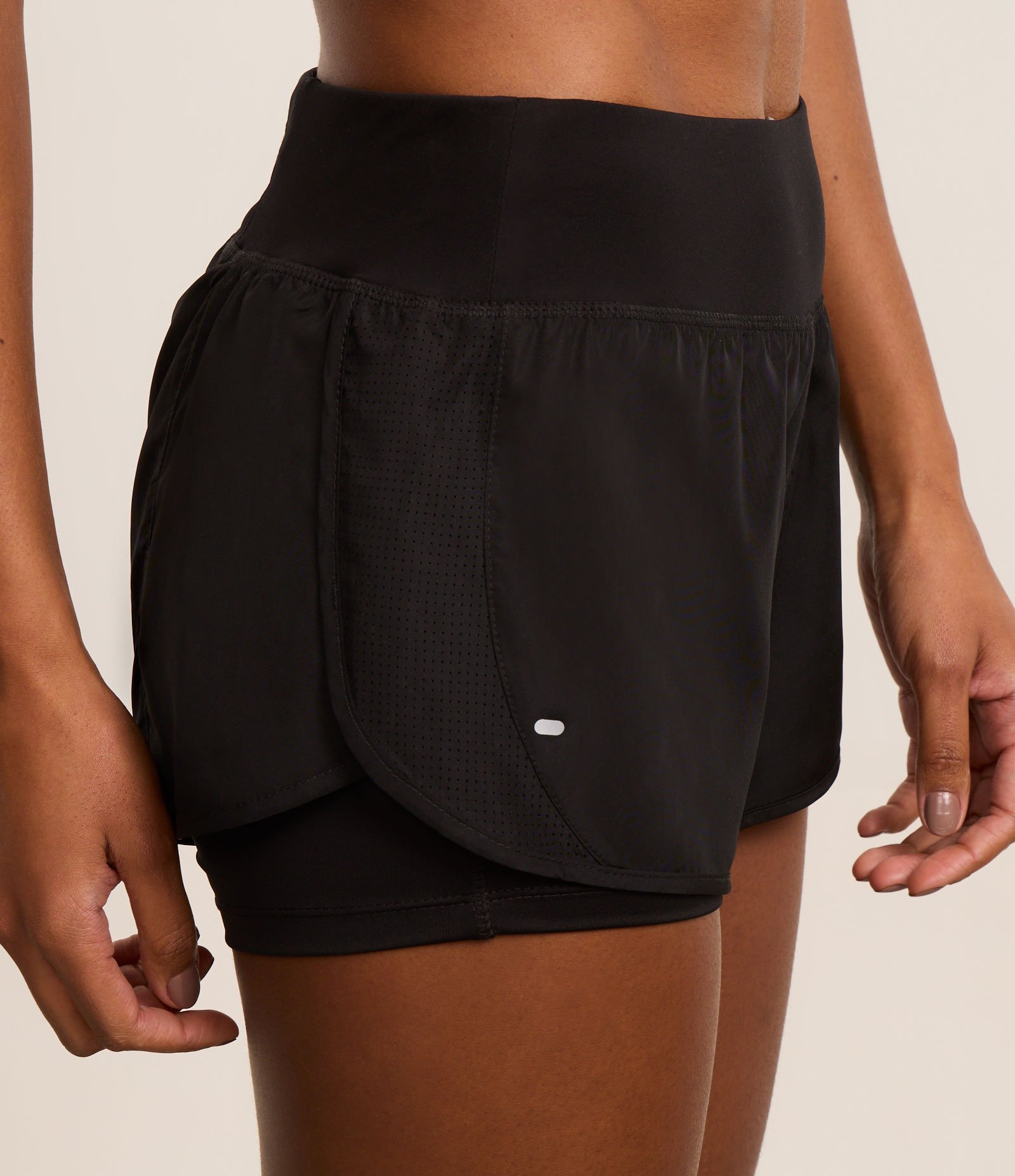 Bermuda Runner Esportiva em Microfibra com Bolso Funcional Preto 4