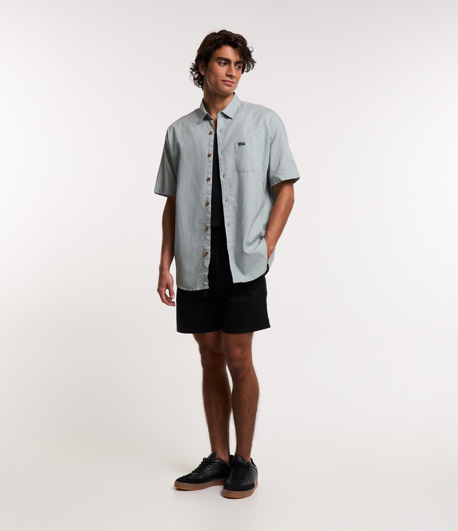 Camisa Relaxed em Cânhamo com Textura e Bolso Frontal Verde Claro 2