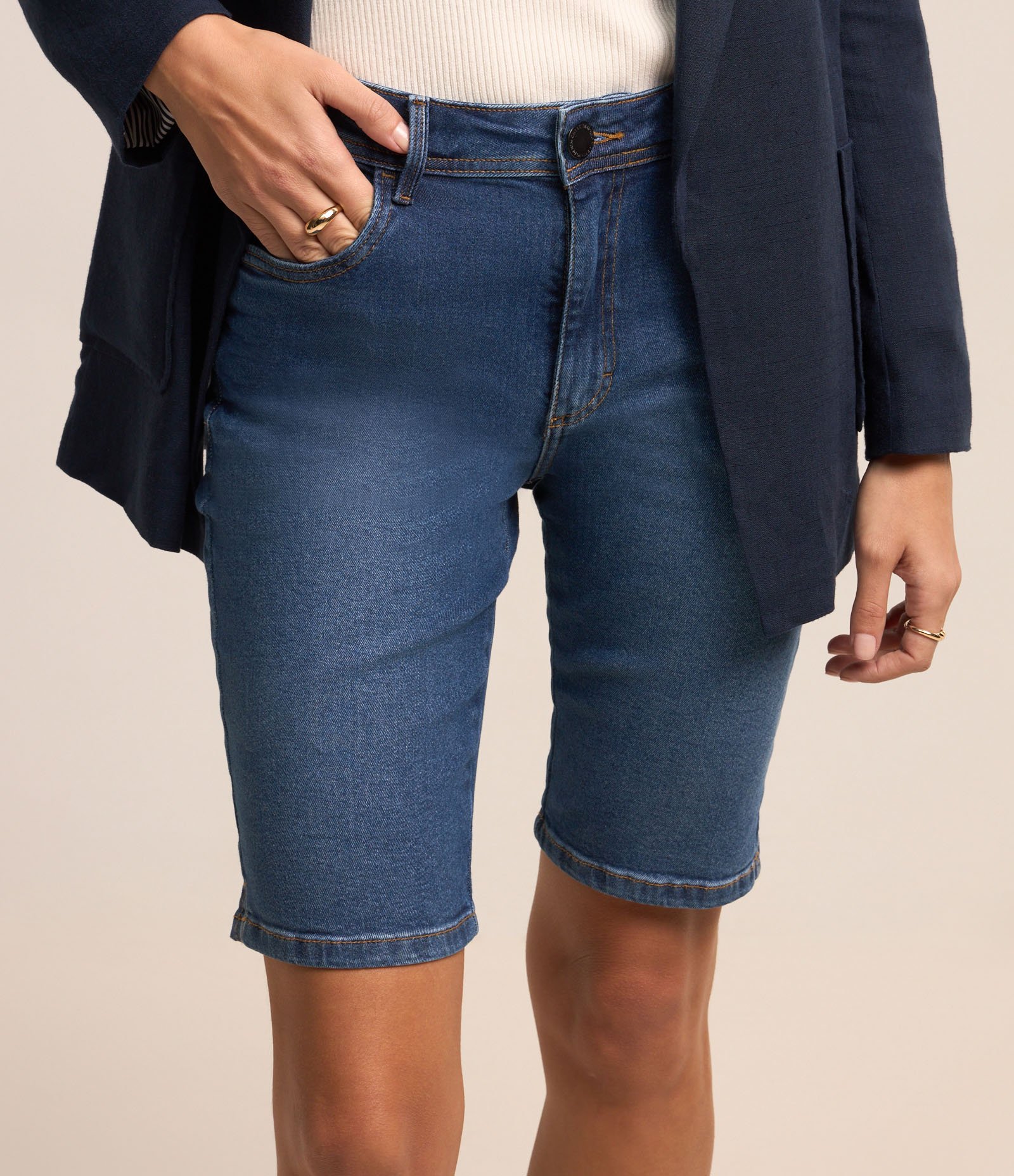 Bermuda Ciclista em Jeans com Elastano Azul Escuro 3