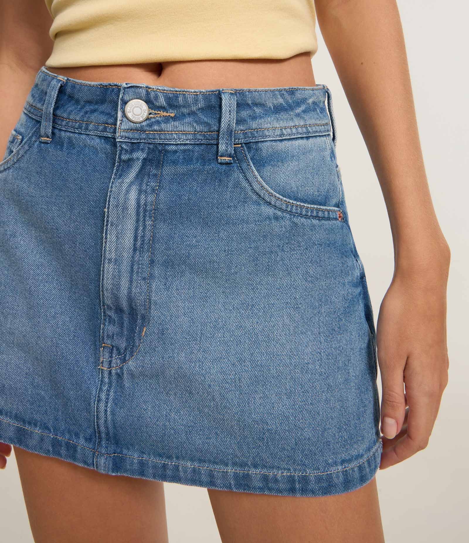 Short Saia em Jeans com Bolsos com Puídos Azul 4