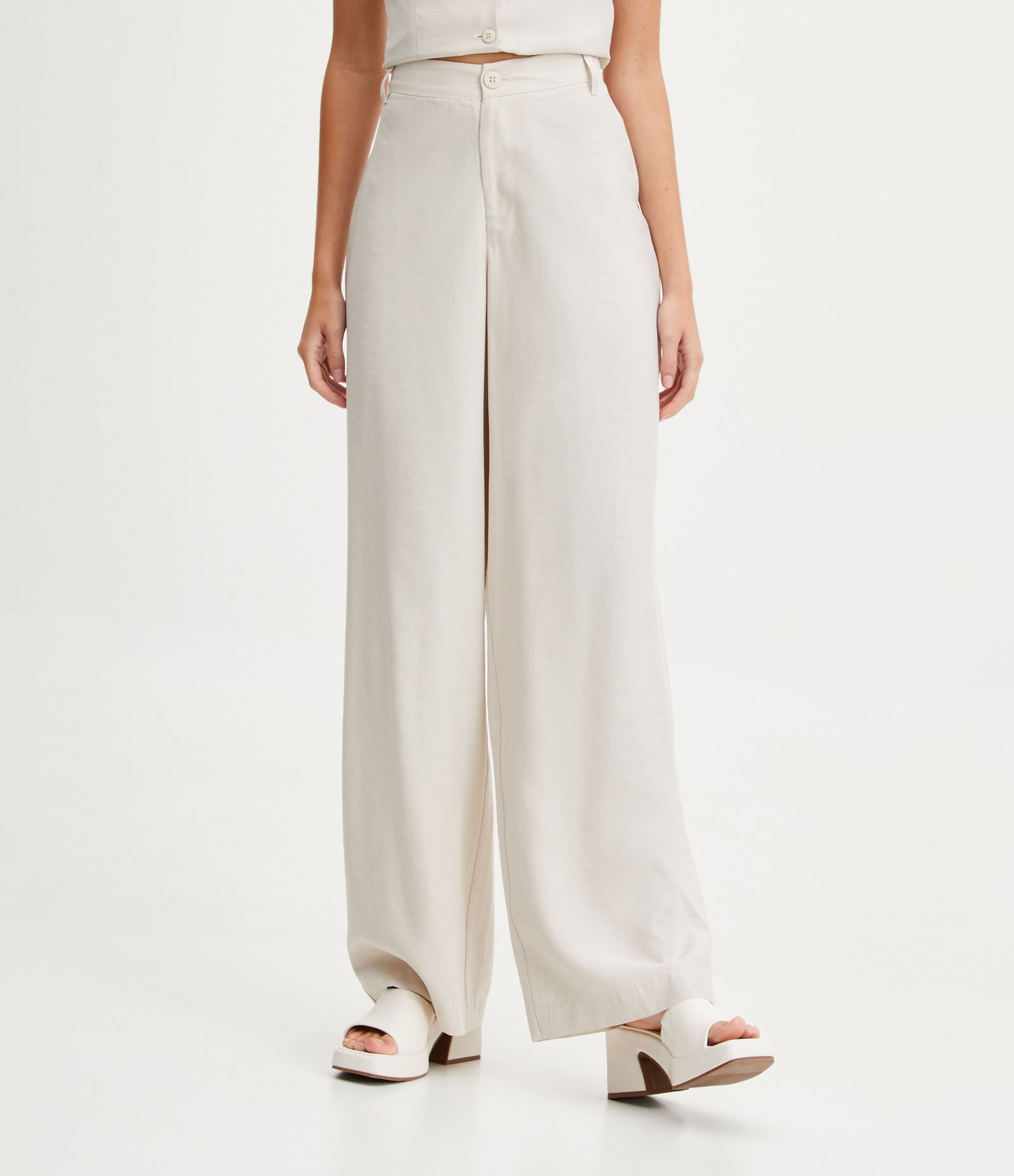 Calça Reta Alfaiataria em Sarja com Elástico e Pregas no Cós 2