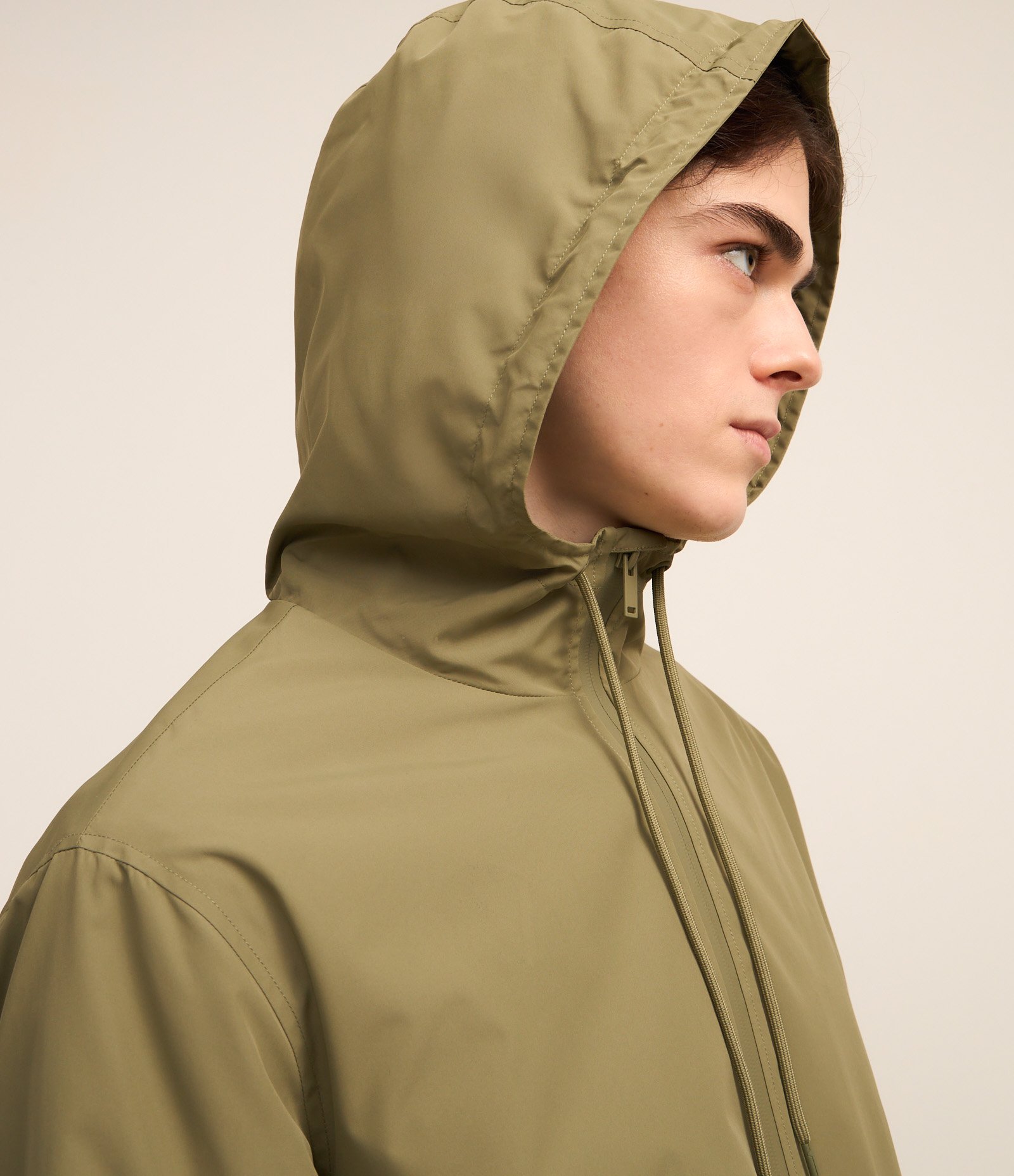 Jaqueta Quebra Vento com Capuz e Bolso de Zíper Fusionado 4