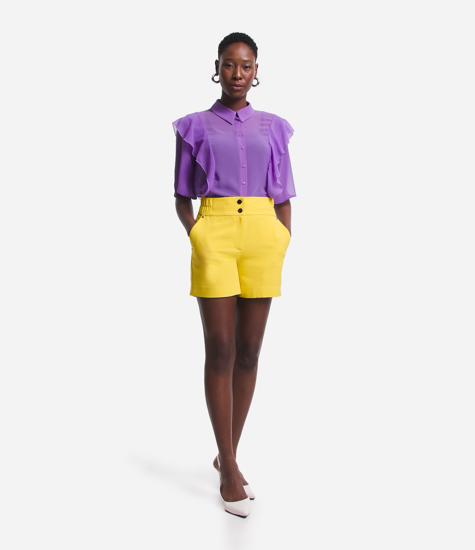 Short Alfaiatado com Cós Elástico e Abotoamento Duplo 1