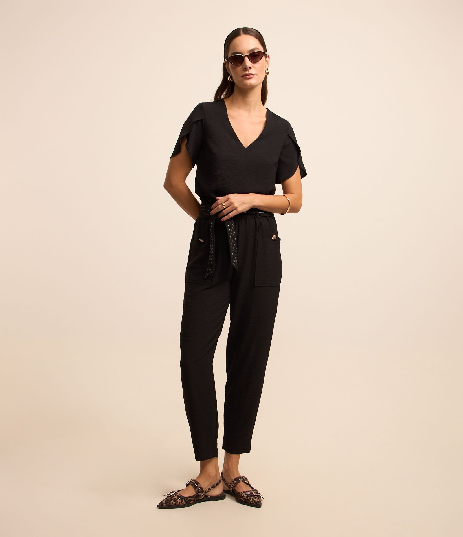 Calça Pantacourt Texturizada com Cinto de Tecido Pespontado 1