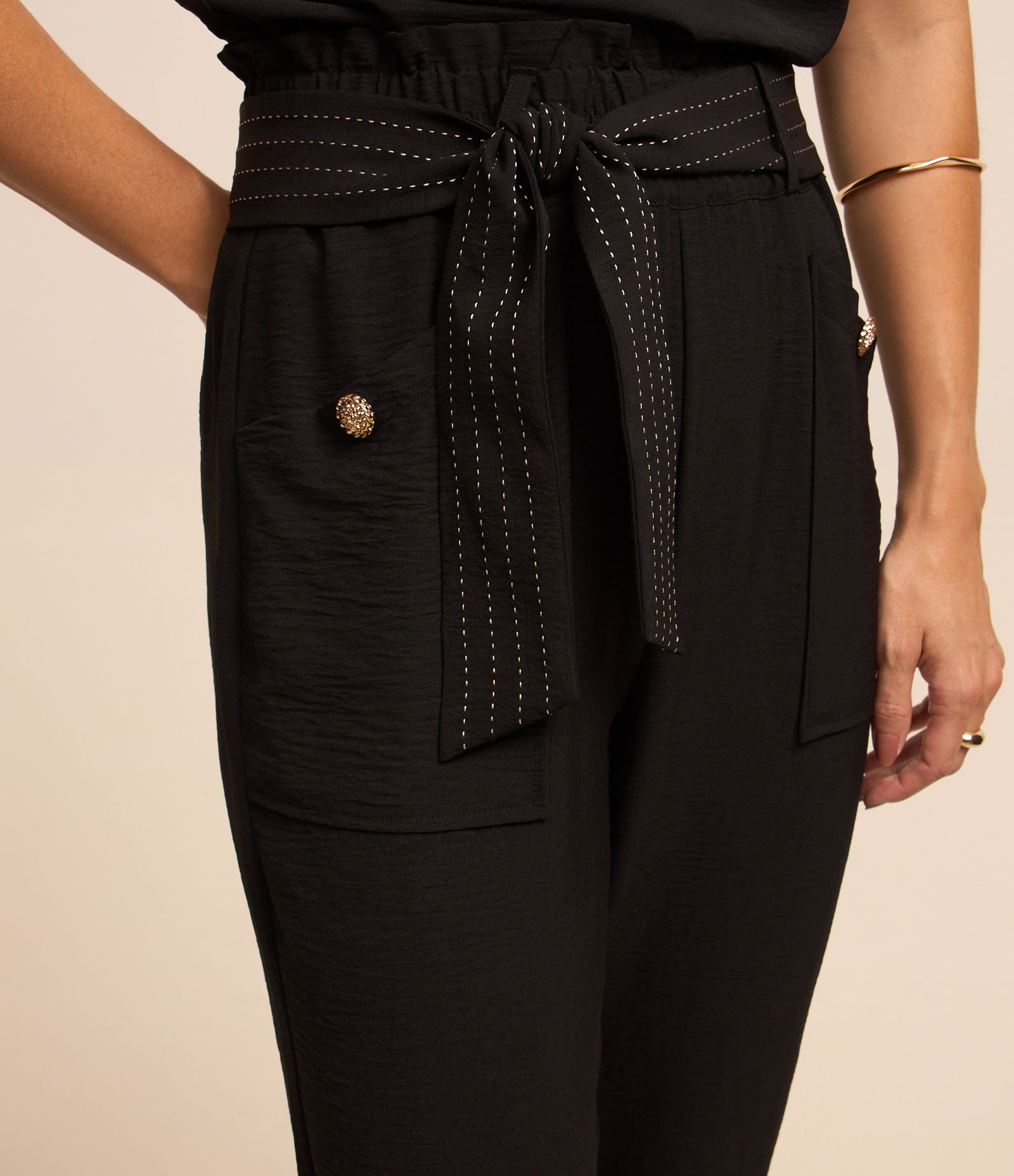 Calça Pantacourt Texturizada com Cinto de Tecido Pespontado 4