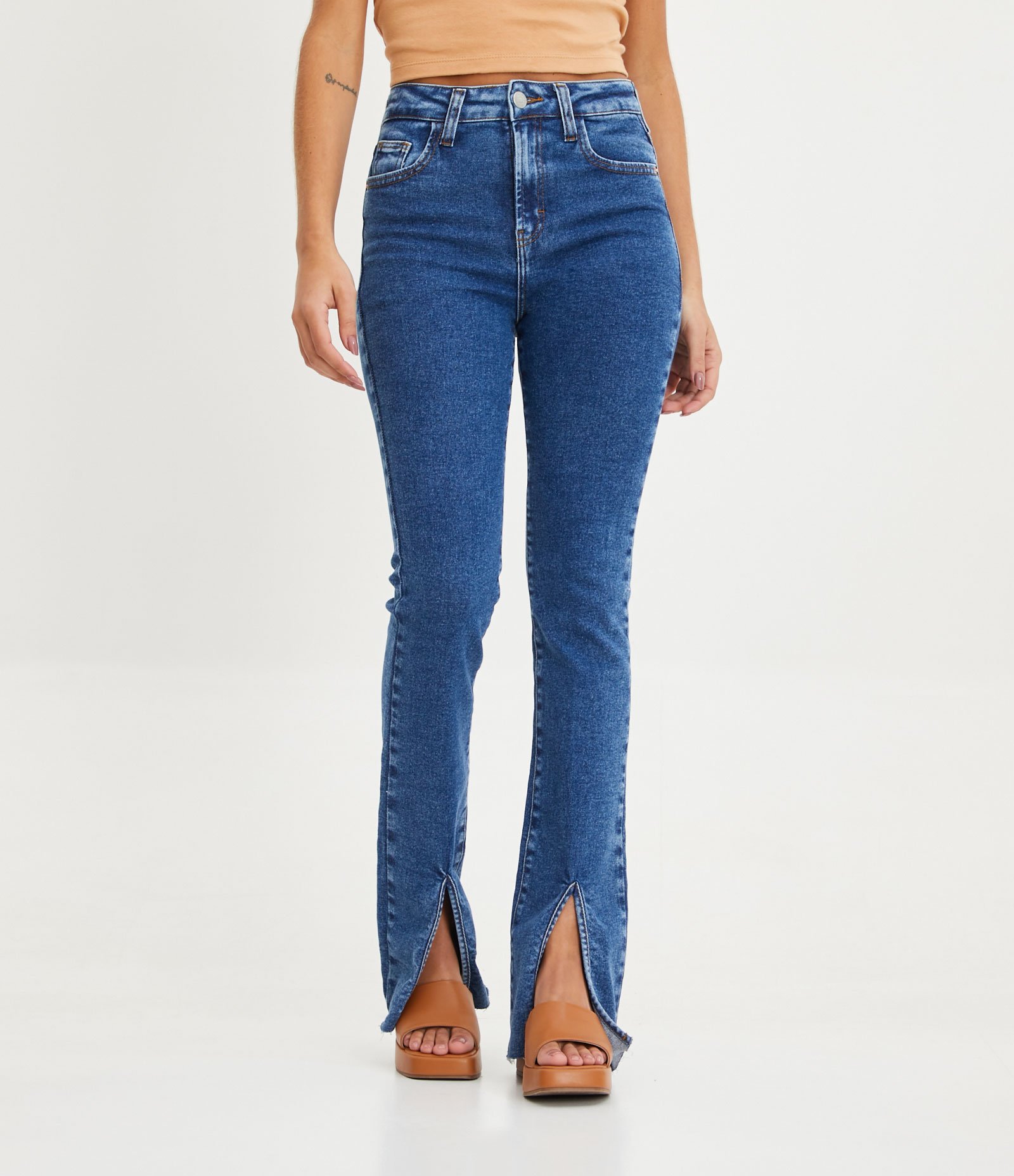 Calça Slim Flare Jeans com Fendinha na Barra Azul 2