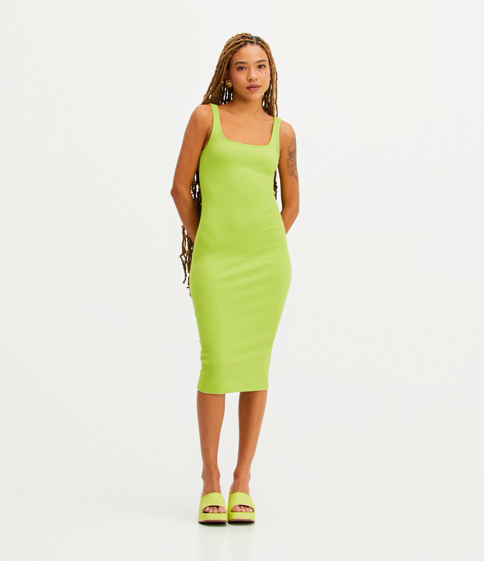 Vestido Midi Básico com Decote Quadrado 1