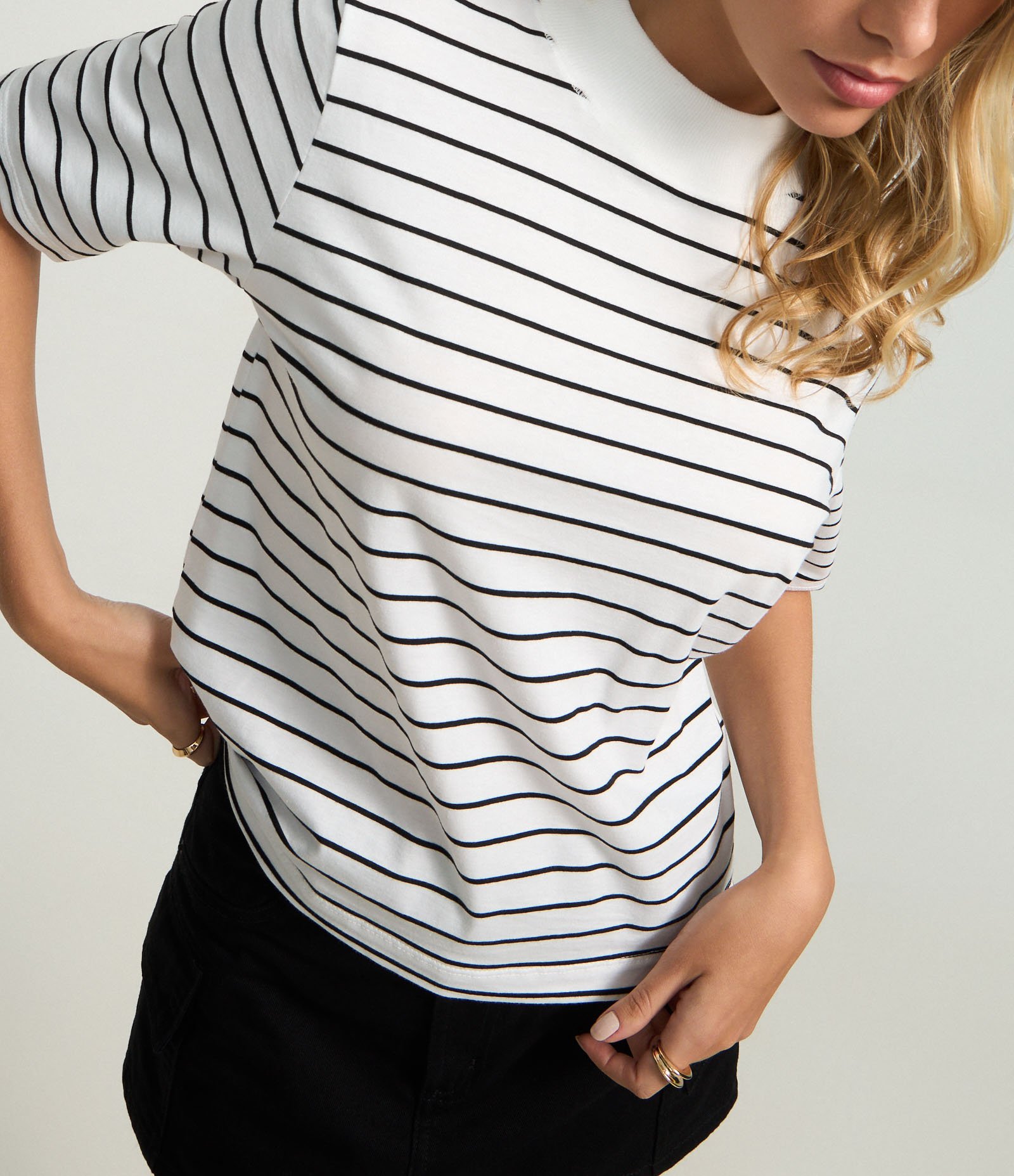 Blusa Básica com Golinha Alta e Estampa de Listras Off White 4