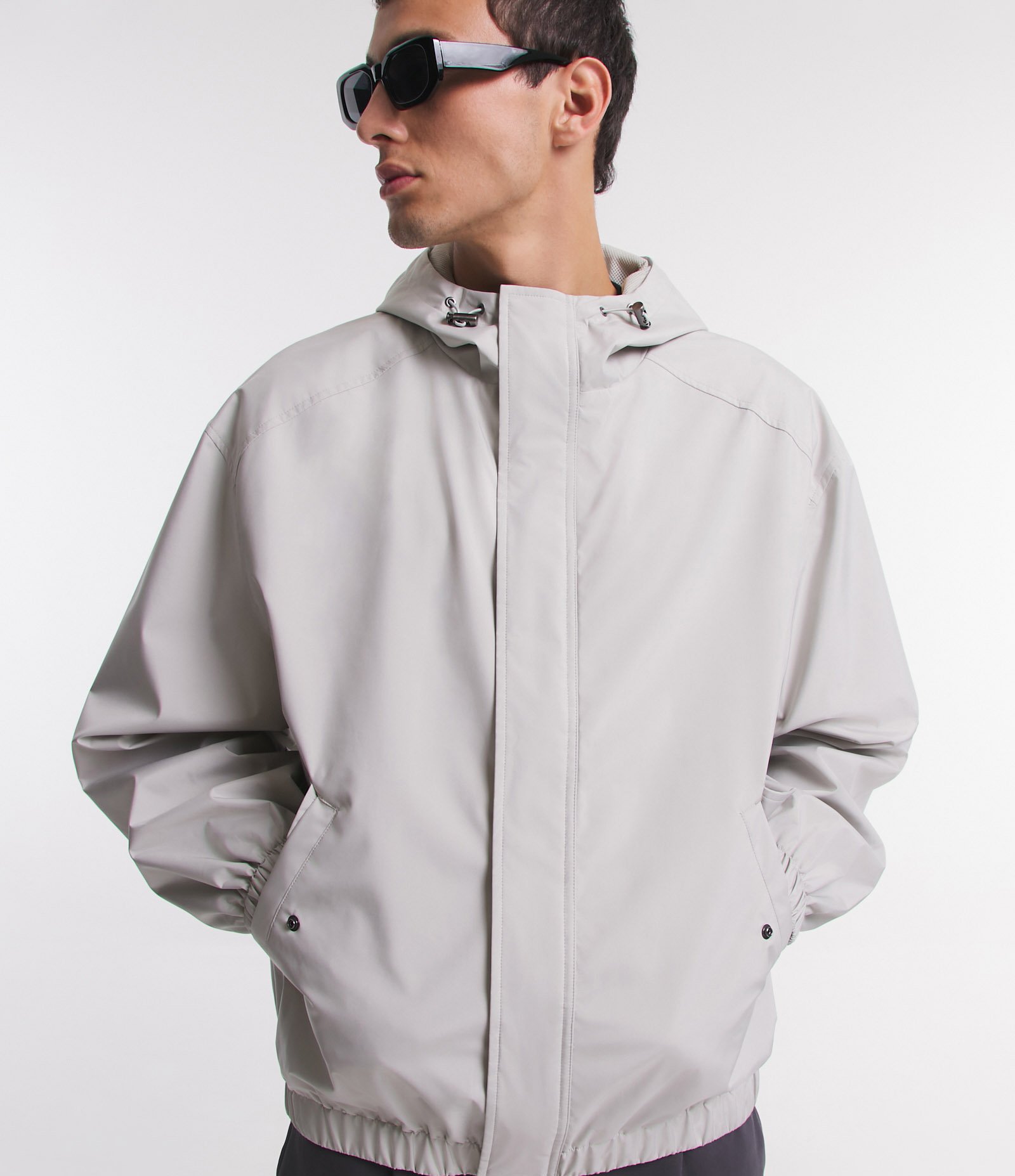 Jaqueta Gola Alta com Capuz e Bolsos com Botões 2