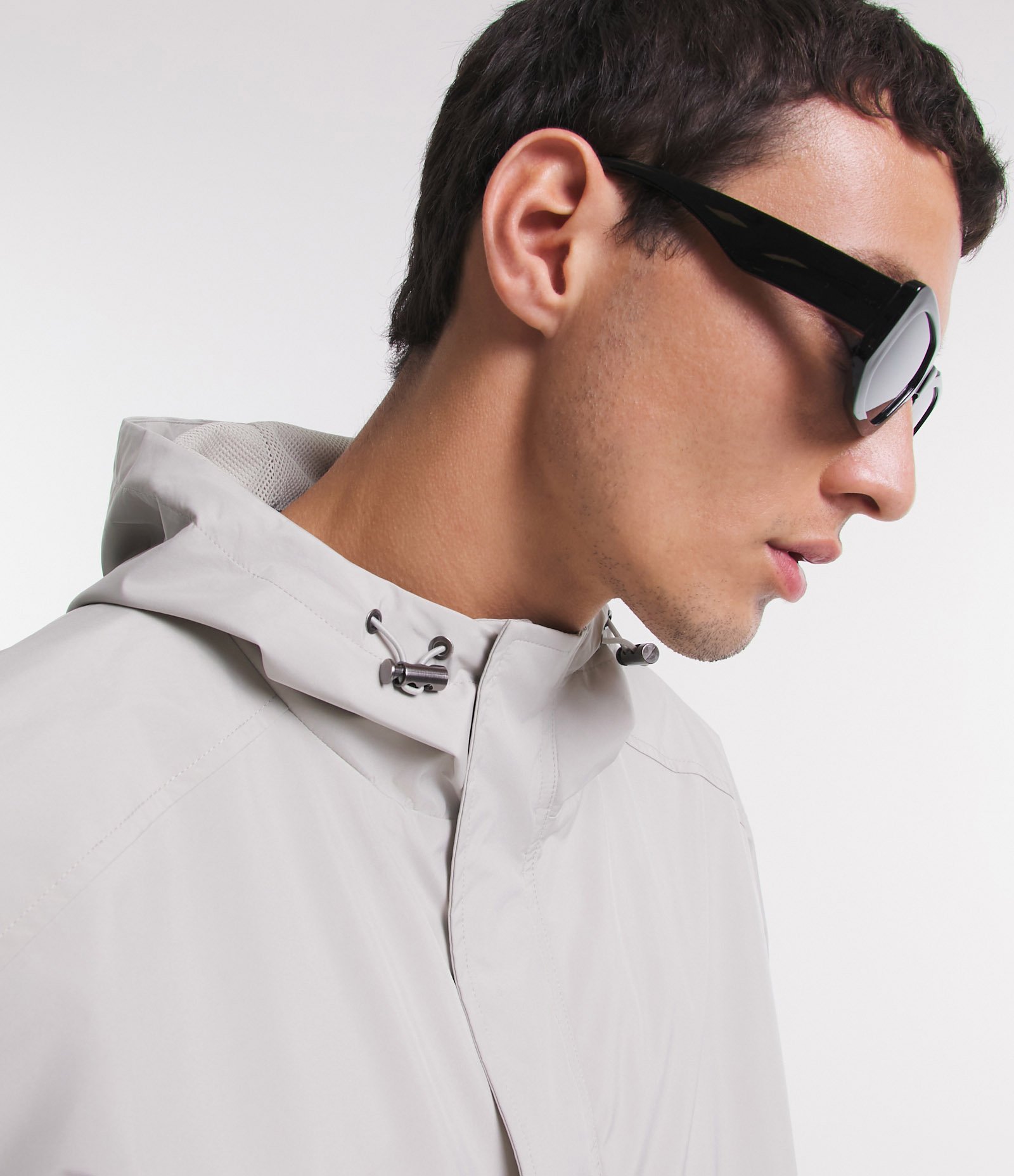 Jaqueta Gola Alta com Capuz e Bolsos com Botões 3