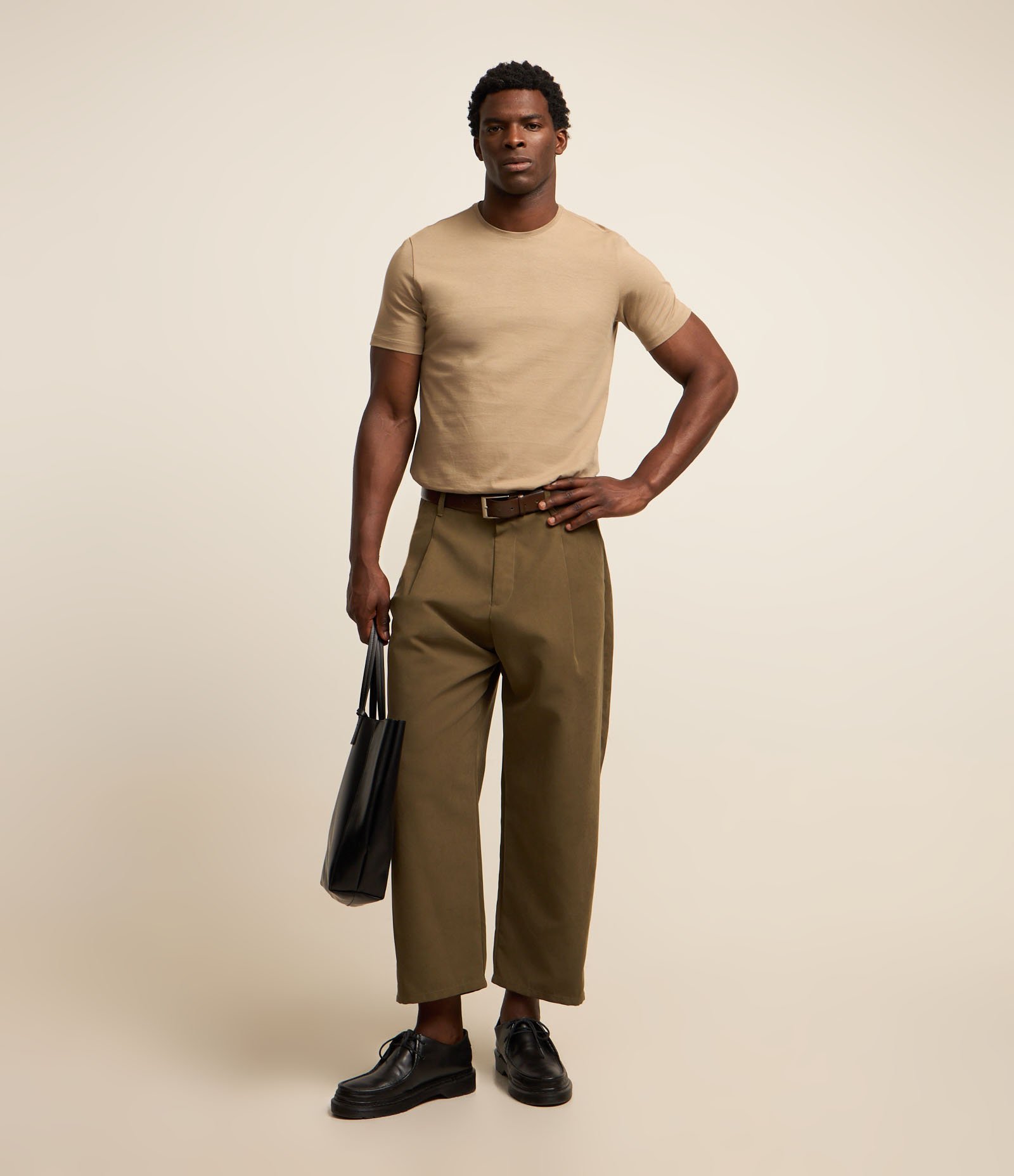 Camiseta Slim Básica em Algodão Peruano com Gola Redonda Bege 2