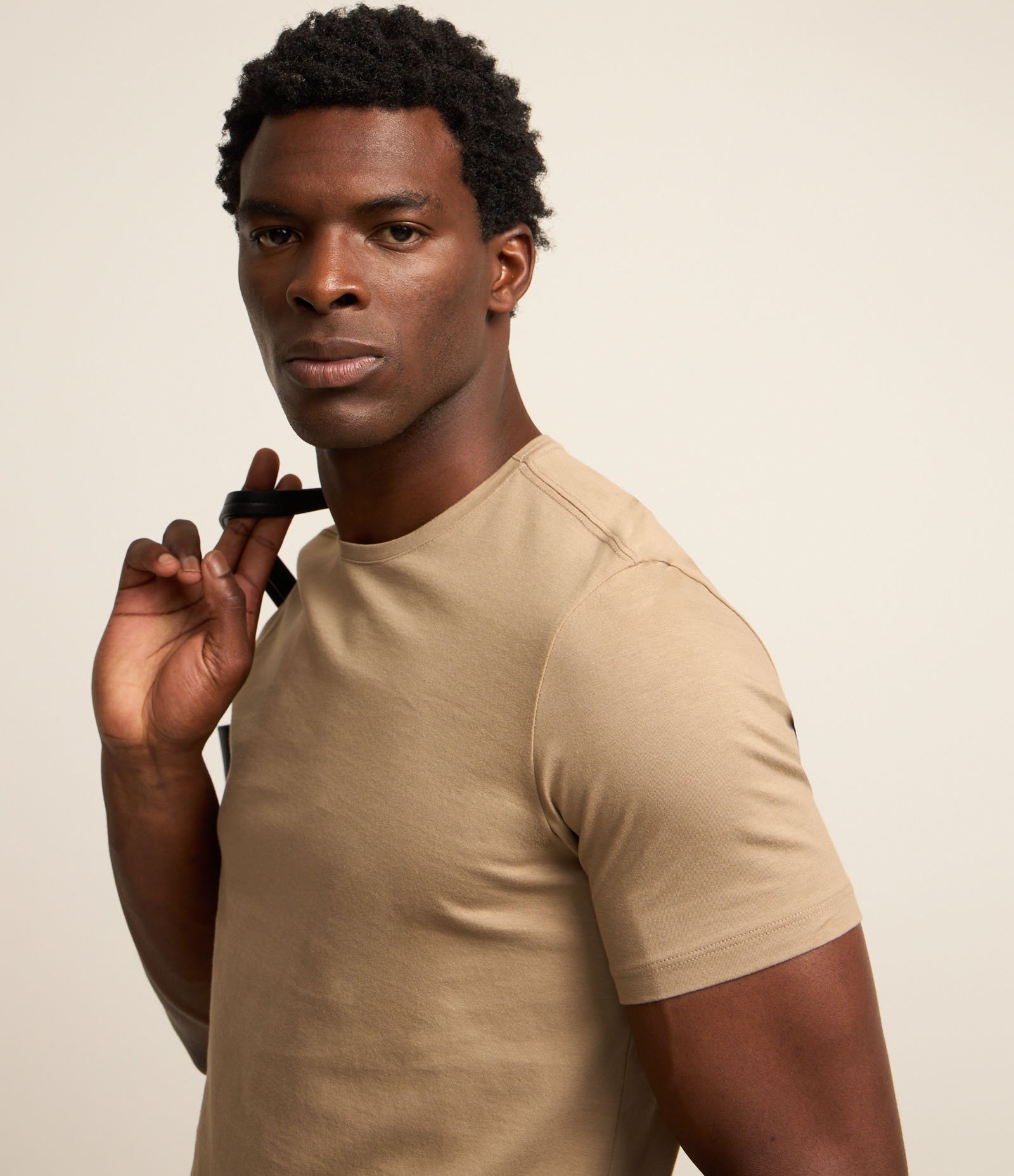 Camiseta Slim Básica em Algodão Peruano com Gola Redonda Bege 3