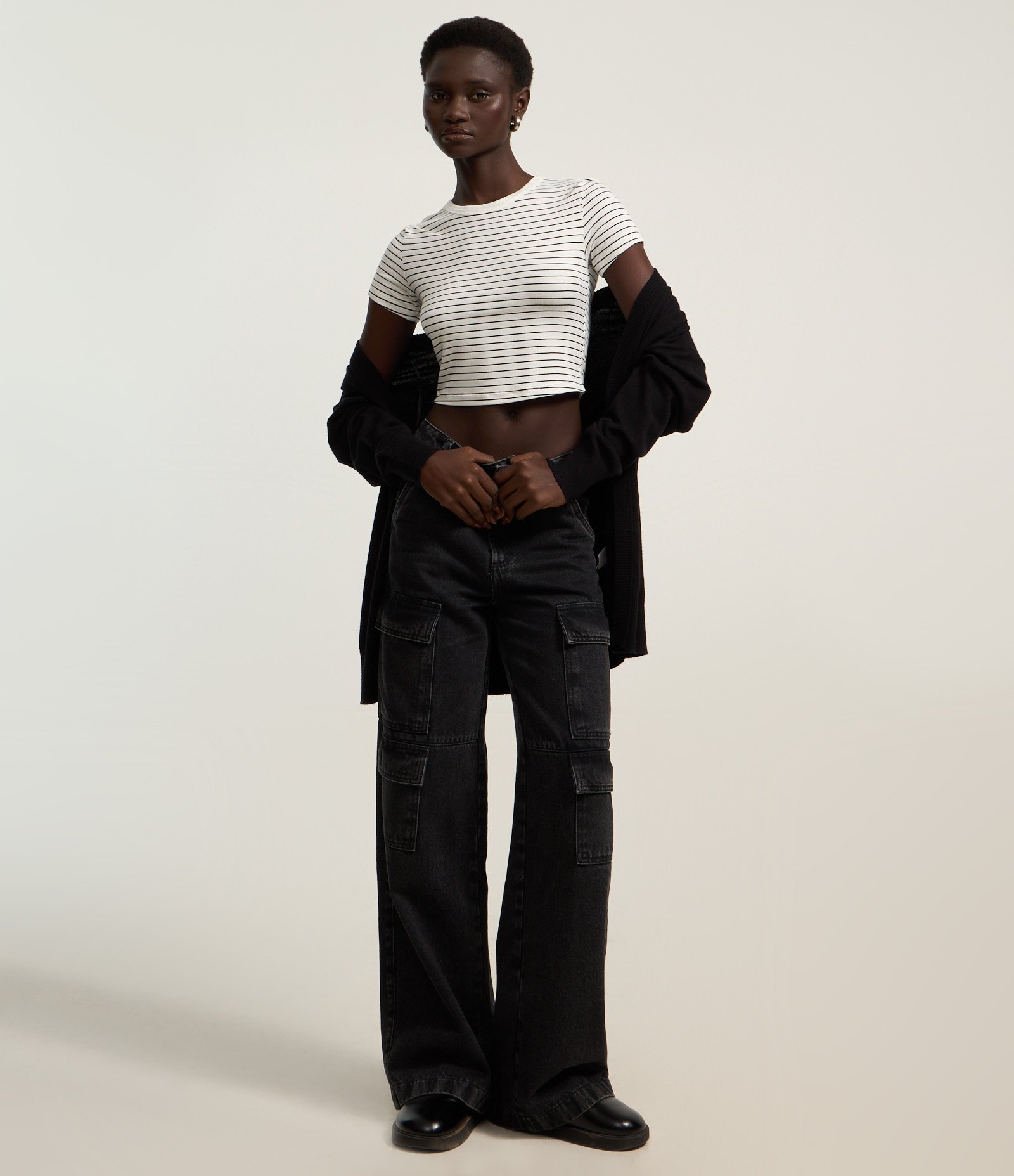 Blusa Cropped Básica em Viscolycra Estampa Listras Branco/Preto 1