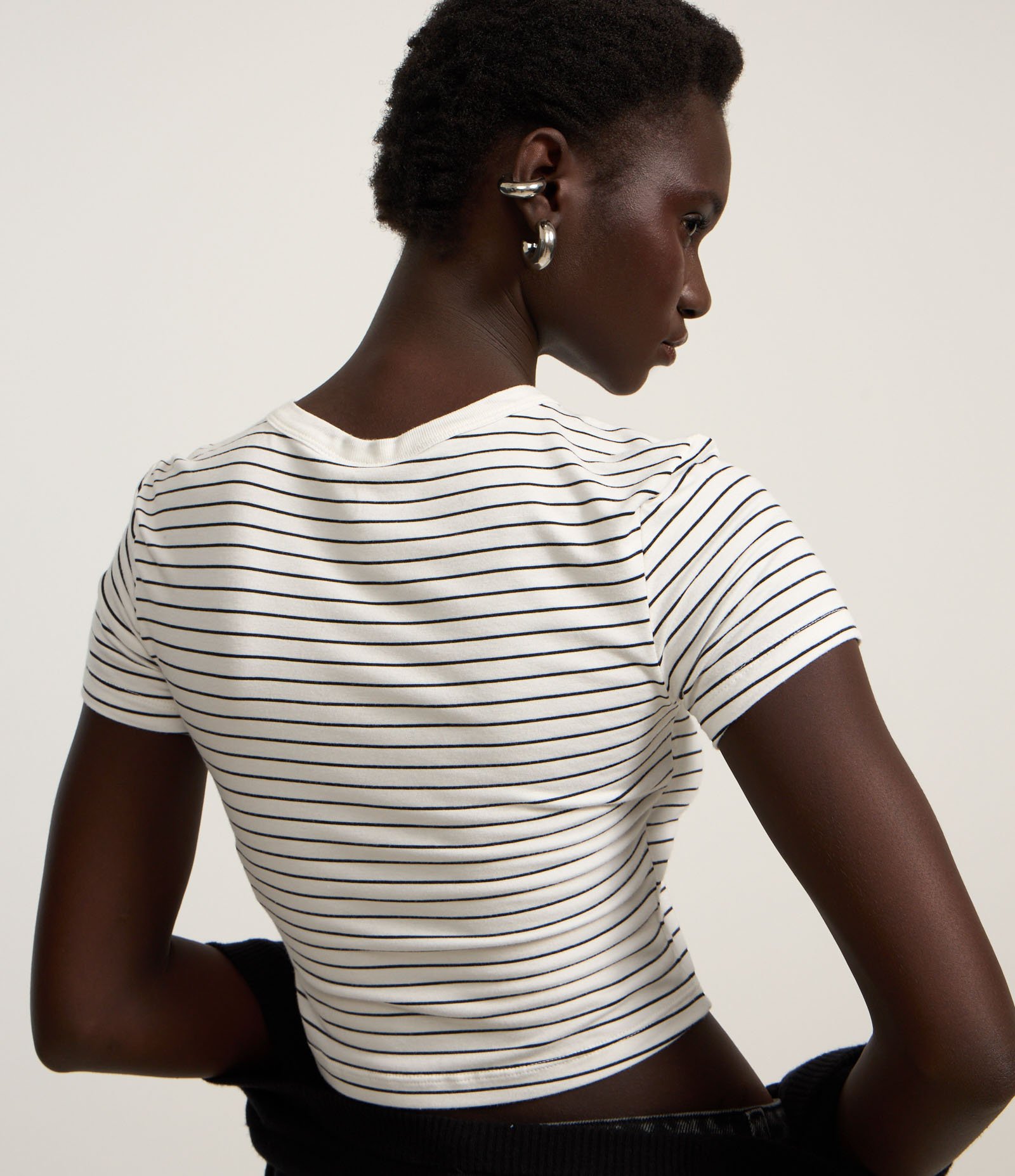 Blusa Cropped Básica em Viscolycra Estampa Listras Branco/Preto 2