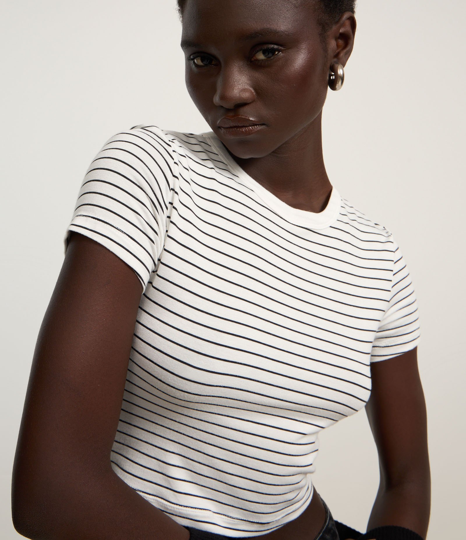 Blusa Cropped Básica em Viscolycra Estampa Listras Branco/Preto 4