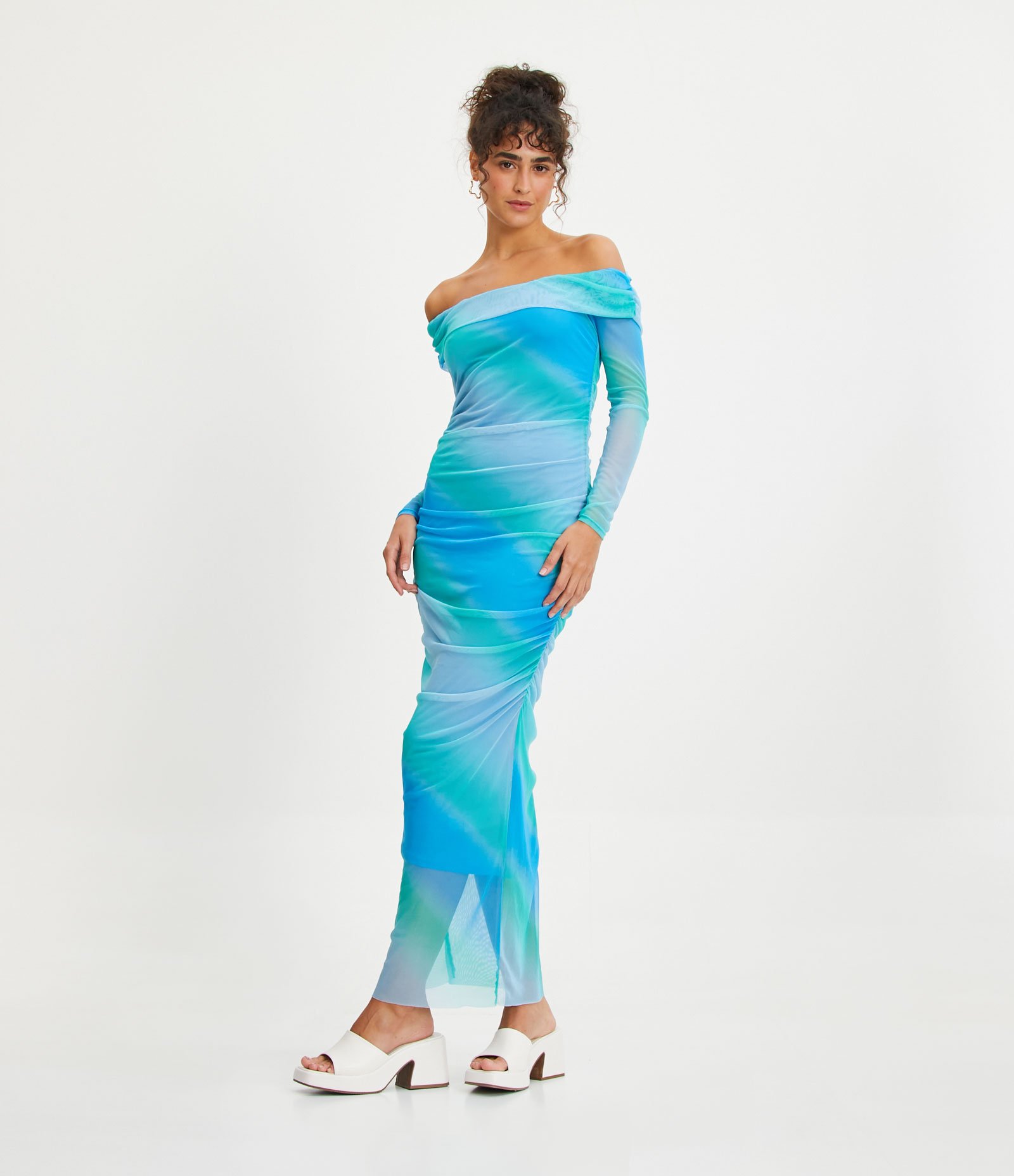 Vestido Longo Ombro a Ombro em Tule Degradê com Franzidos Azul Degradê 1