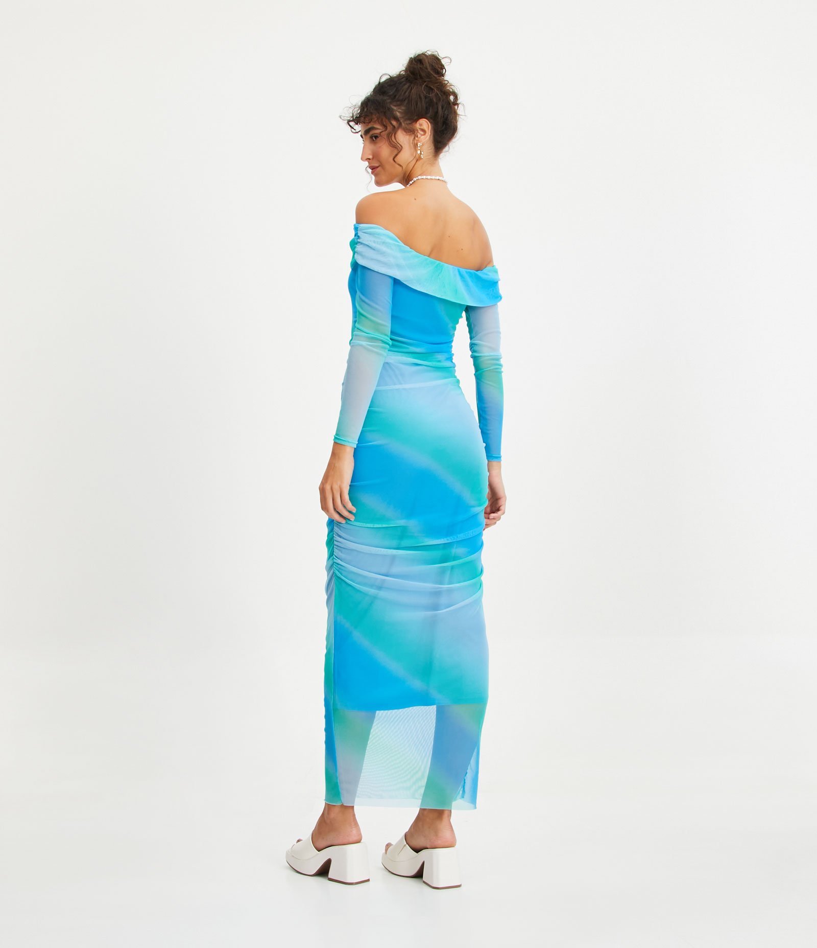 Vestido Longo Ombro a Ombro em Tule Degradê com Franzidos Azul Degradê 2
