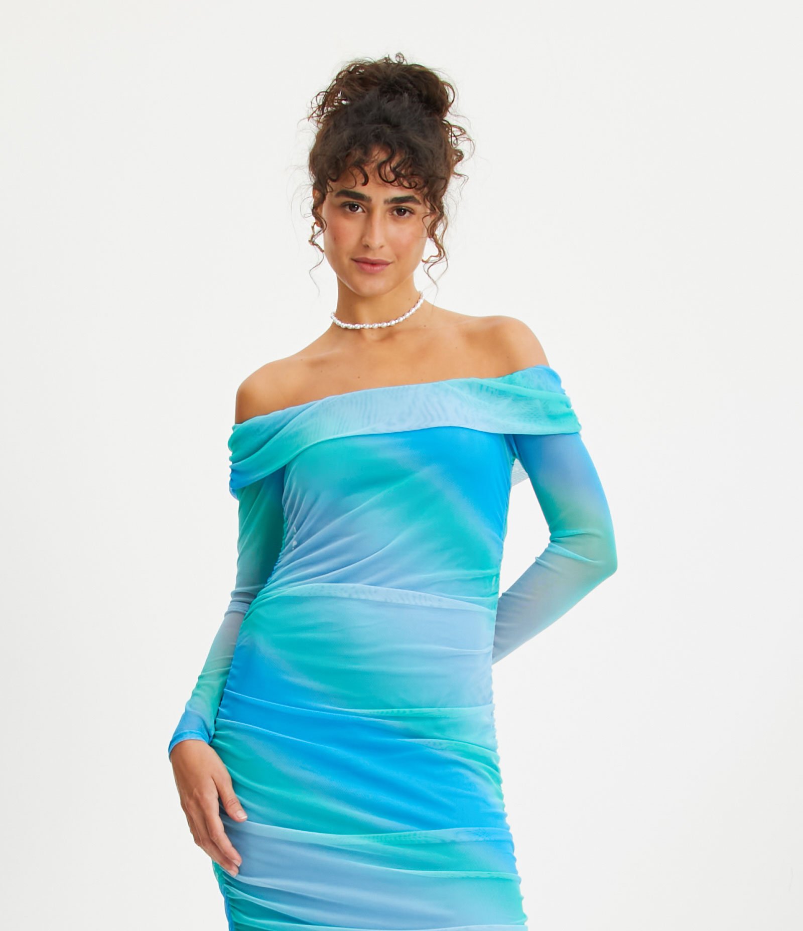 Vestido Longo Ombro a Ombro em Tule Degradê com Franzidos Azul Degradê 3