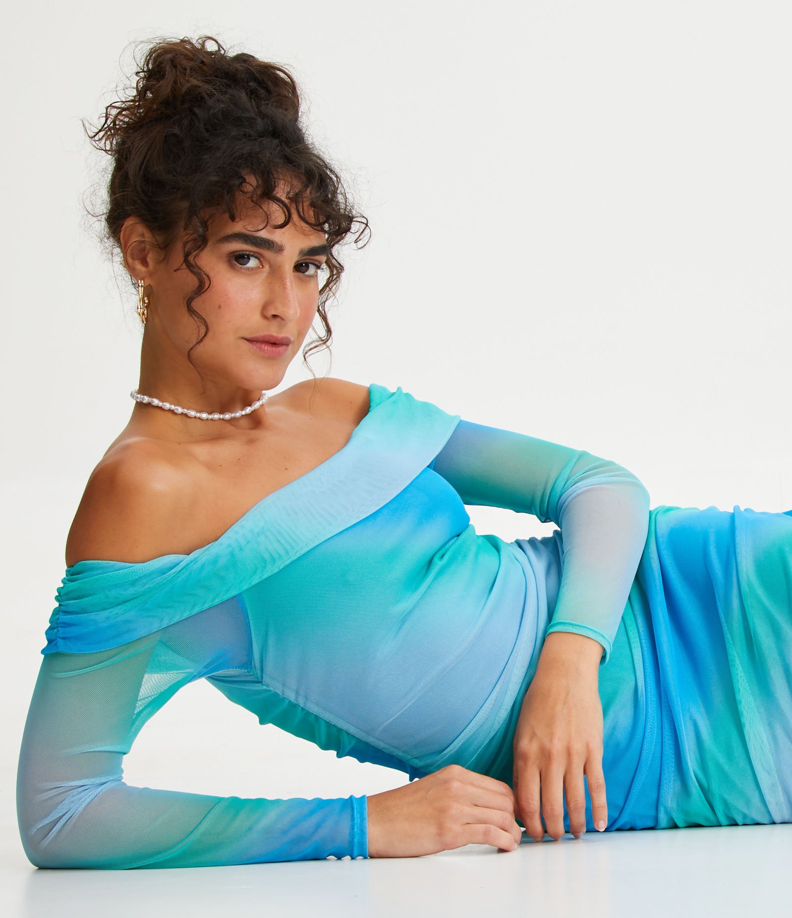 Vestido Longo Ombro a Ombro em Tule Degradê com Franzidos Azul Degradê 4