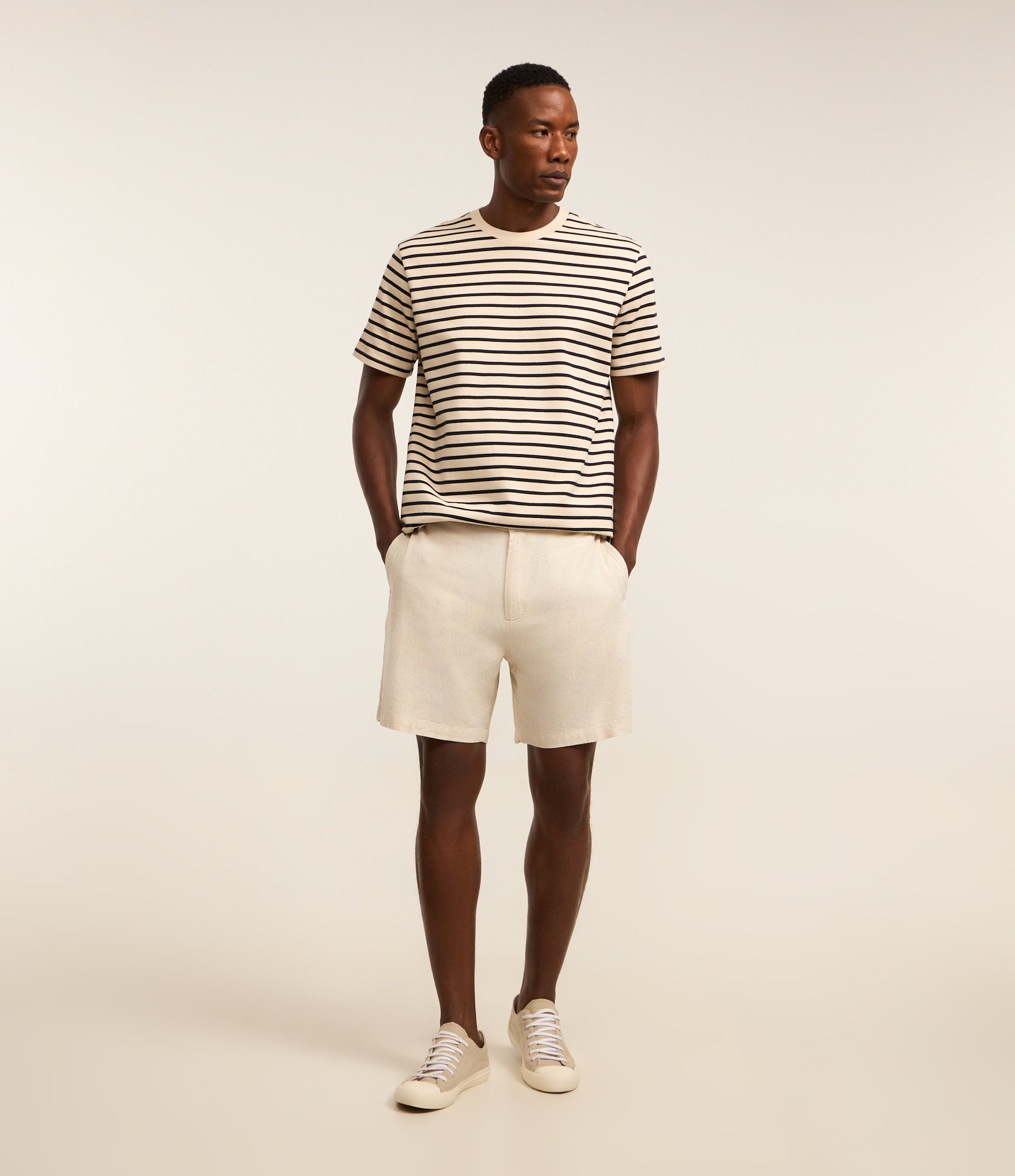 Bermuda Slim em Viscolinho Cordão e Bolsos Bege 1