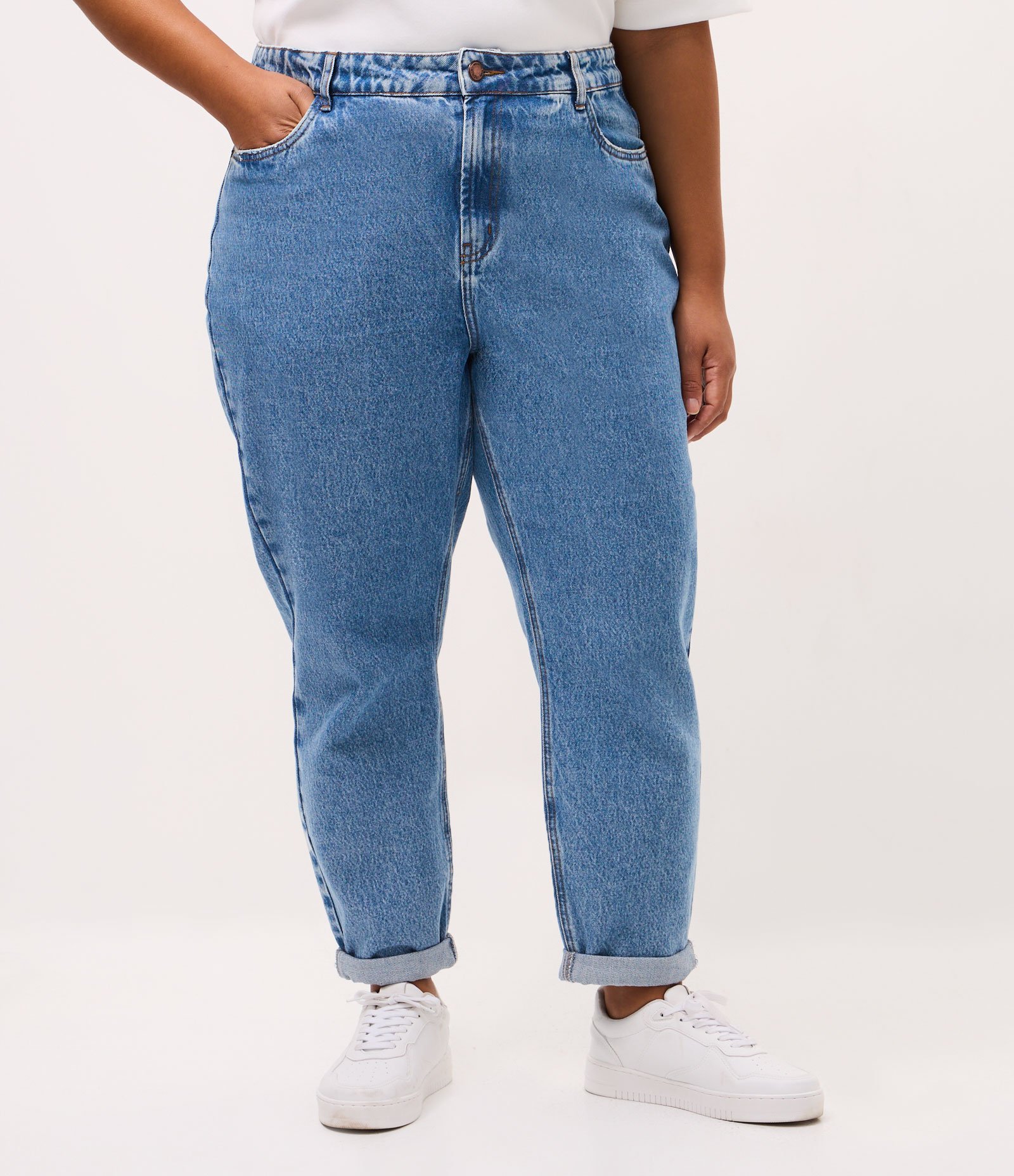 Calça Mom Jeans com Lavagem Marmorizada Curve & Plus Size Azul 2