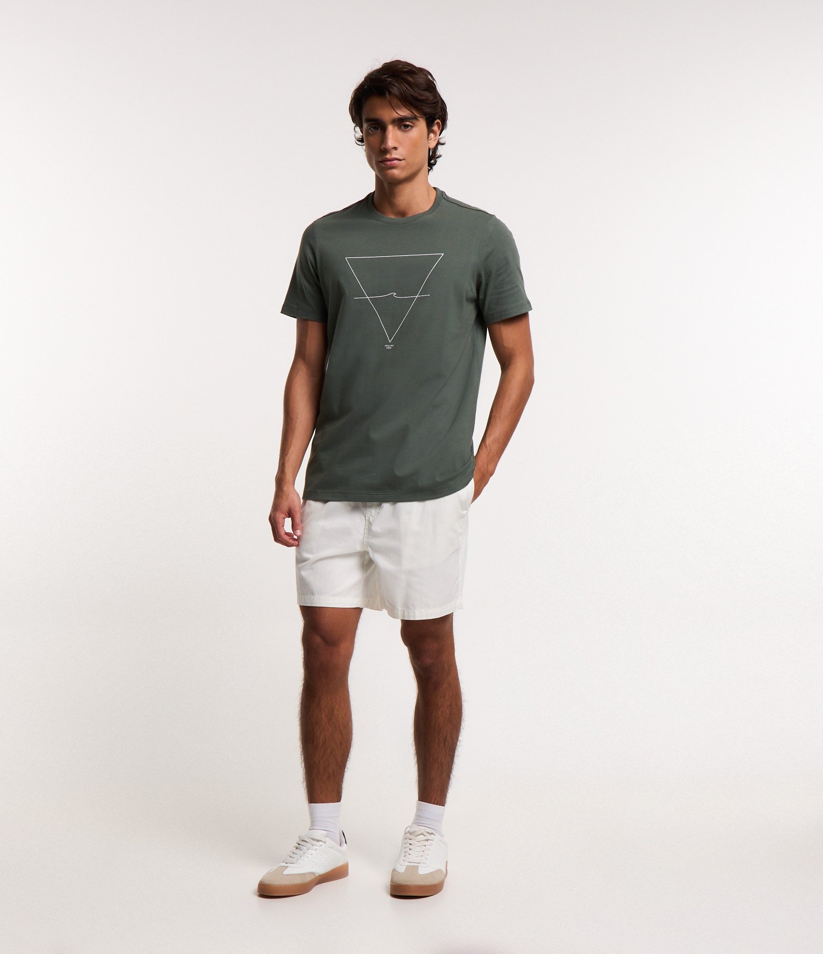 Camiseta Regular em Algodão com Estampa Geométrica Minimalista Verde 2