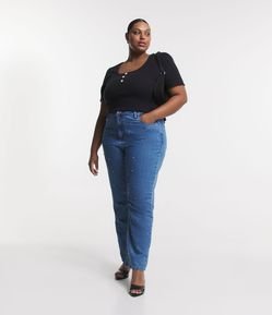 Calça Reta Jeans com Aplicação de Tachas Curve & Plus Size