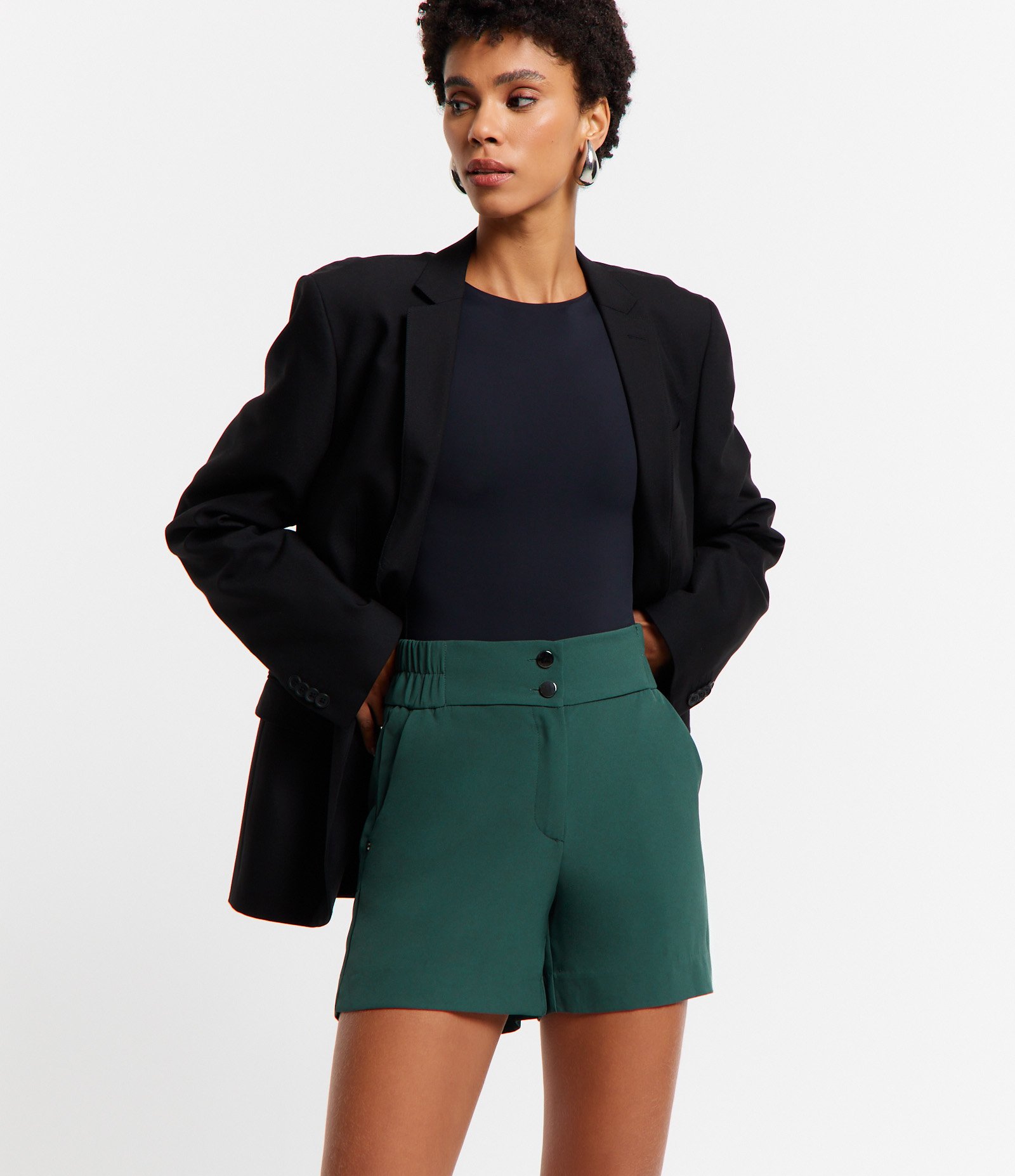 Short Alfaiatado com Cós Elástico e Abotoamento Duplo 2