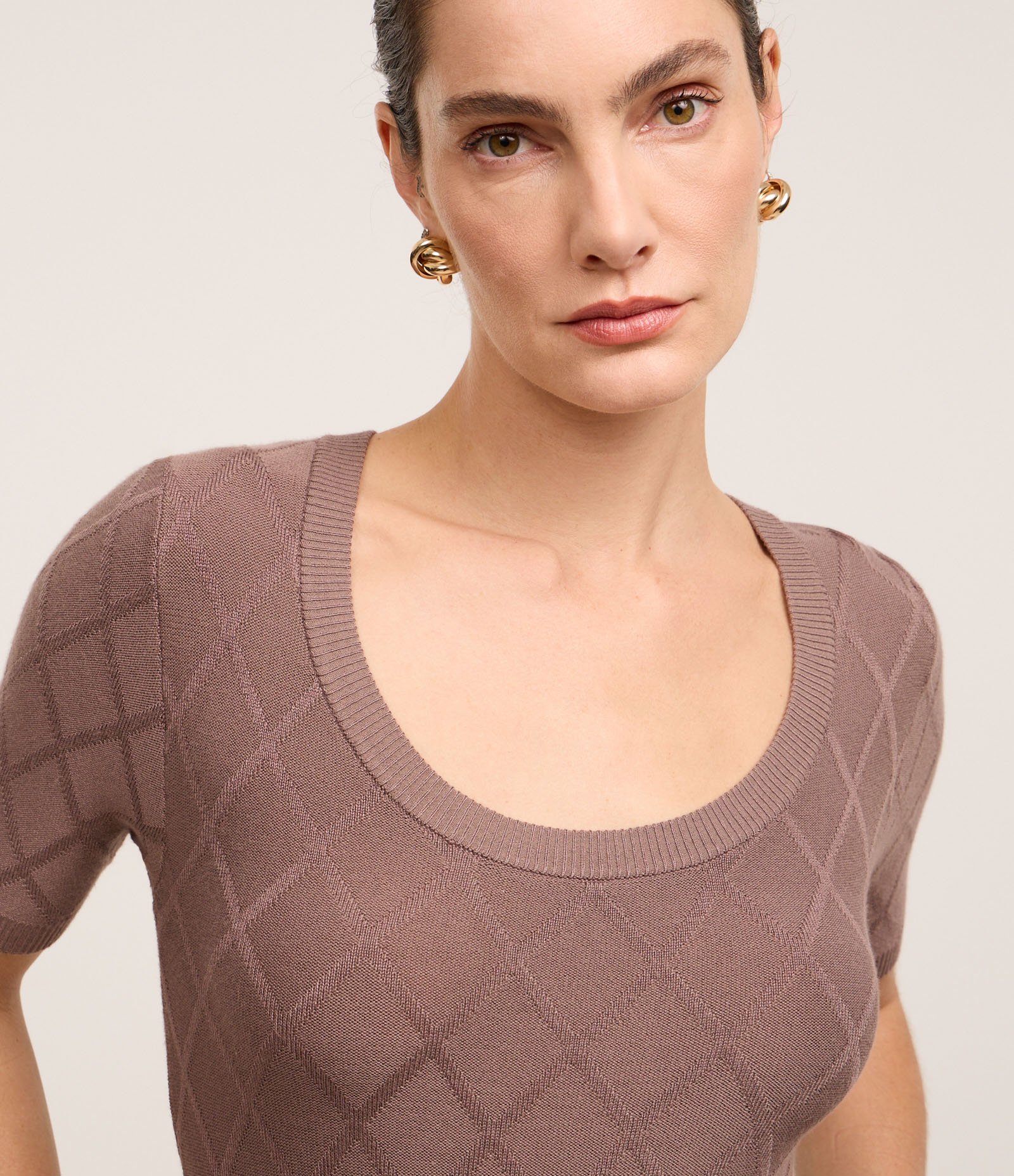 Blusa em Tricô com Losangos em Textura Marrom 3