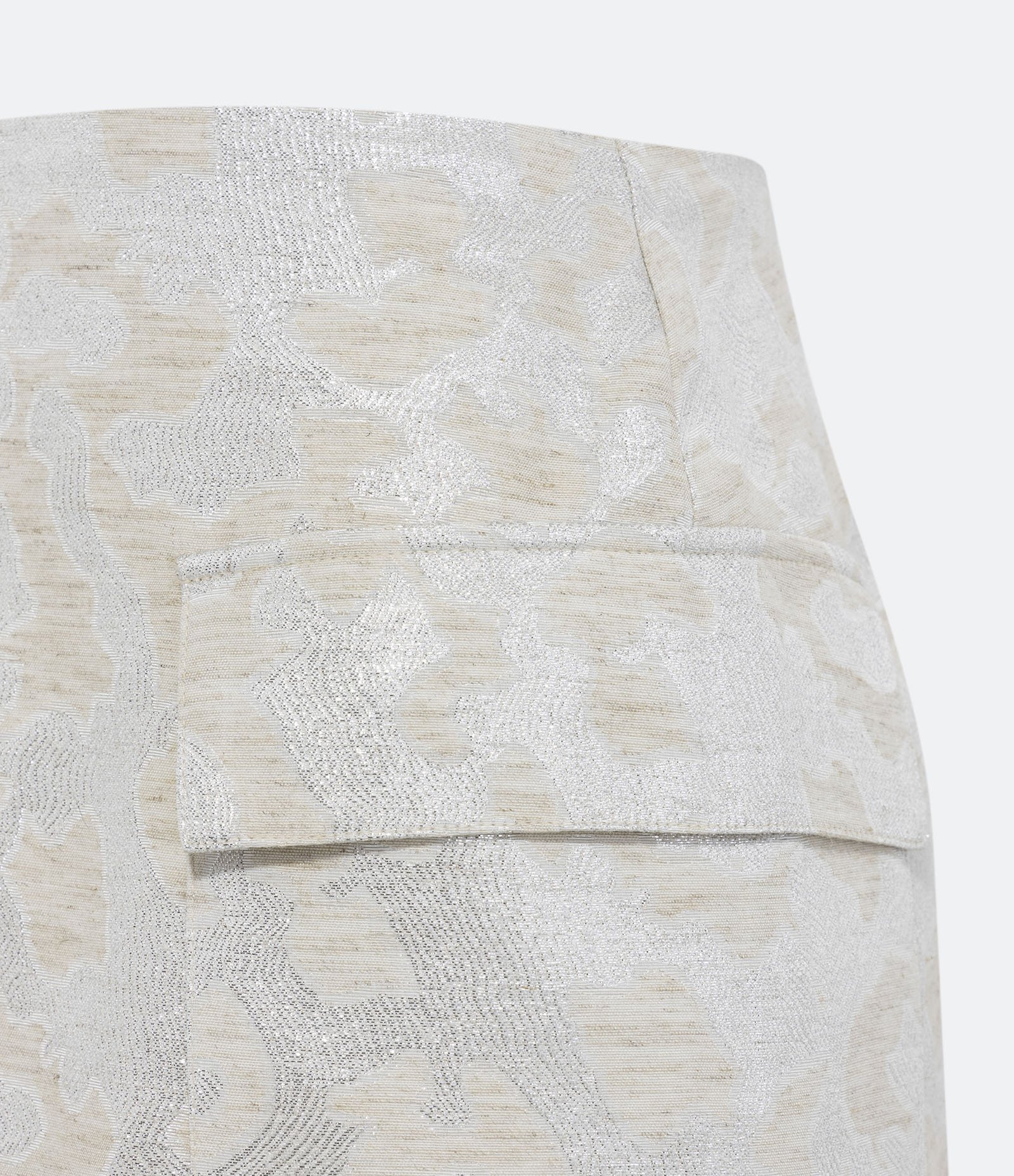 Saia Curta em Jacquard com Estampa Abstrata e Bolsos Cargo Off White 8