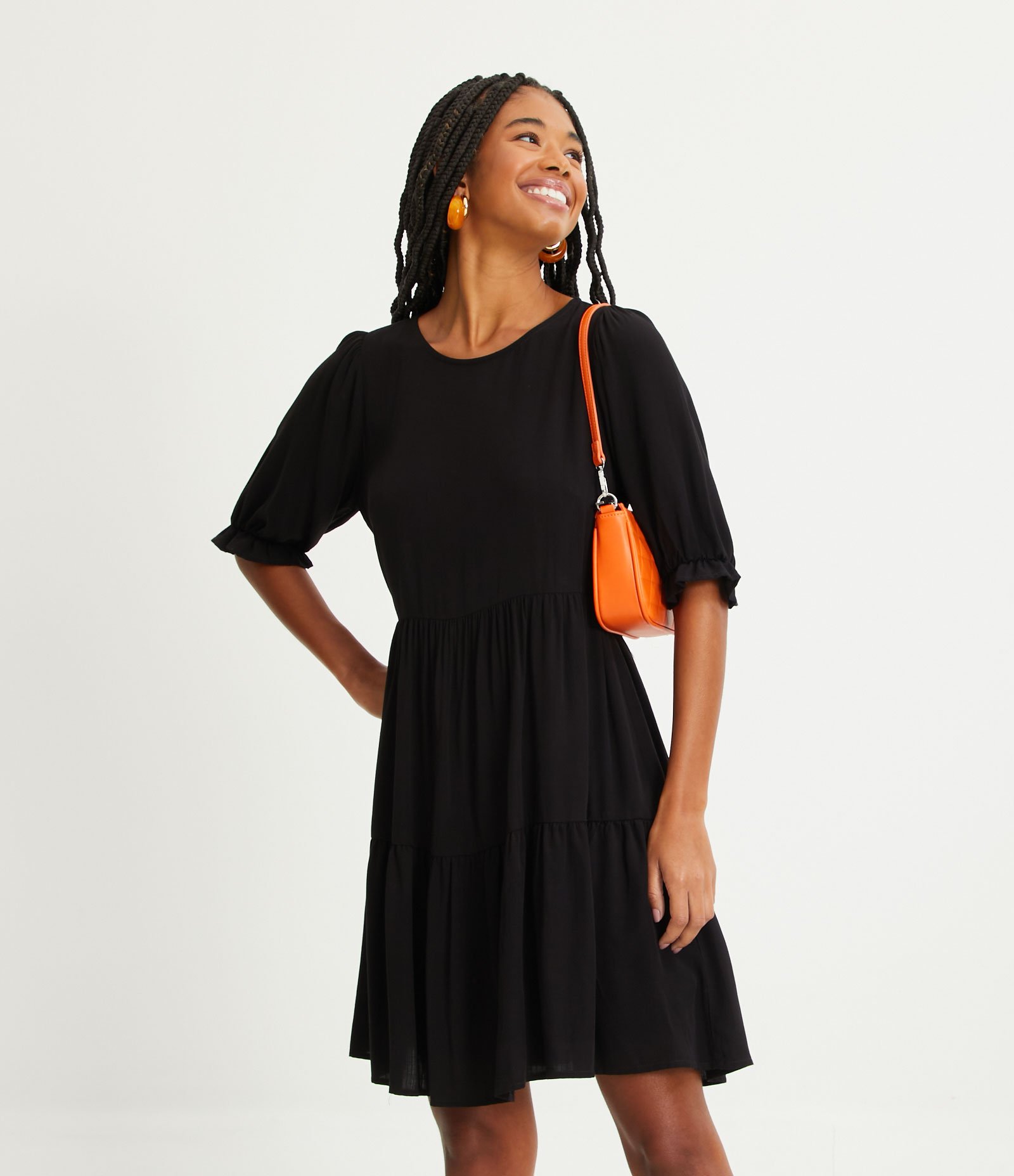 Vestido Curto em Viscose com Babados na Saia 1