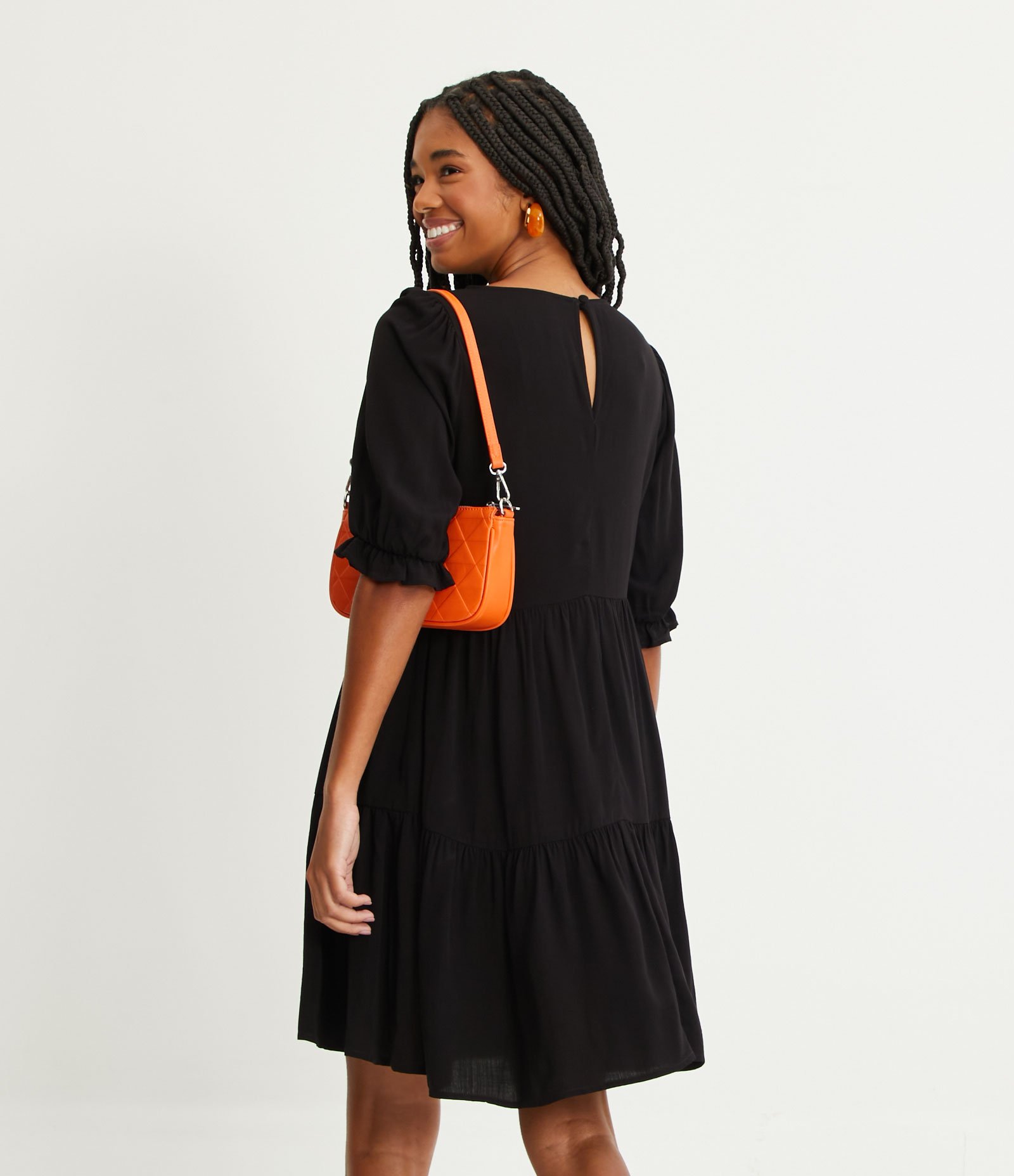 Vestido Curto em Viscose com Babados na Saia 3