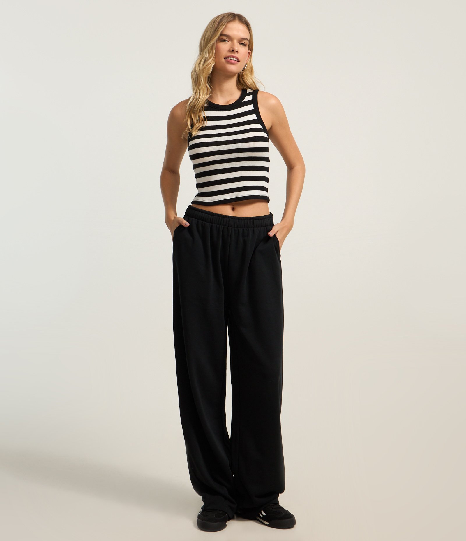 Blusa Regata em Viscose Listrada e com Textura Preto/Branco 2