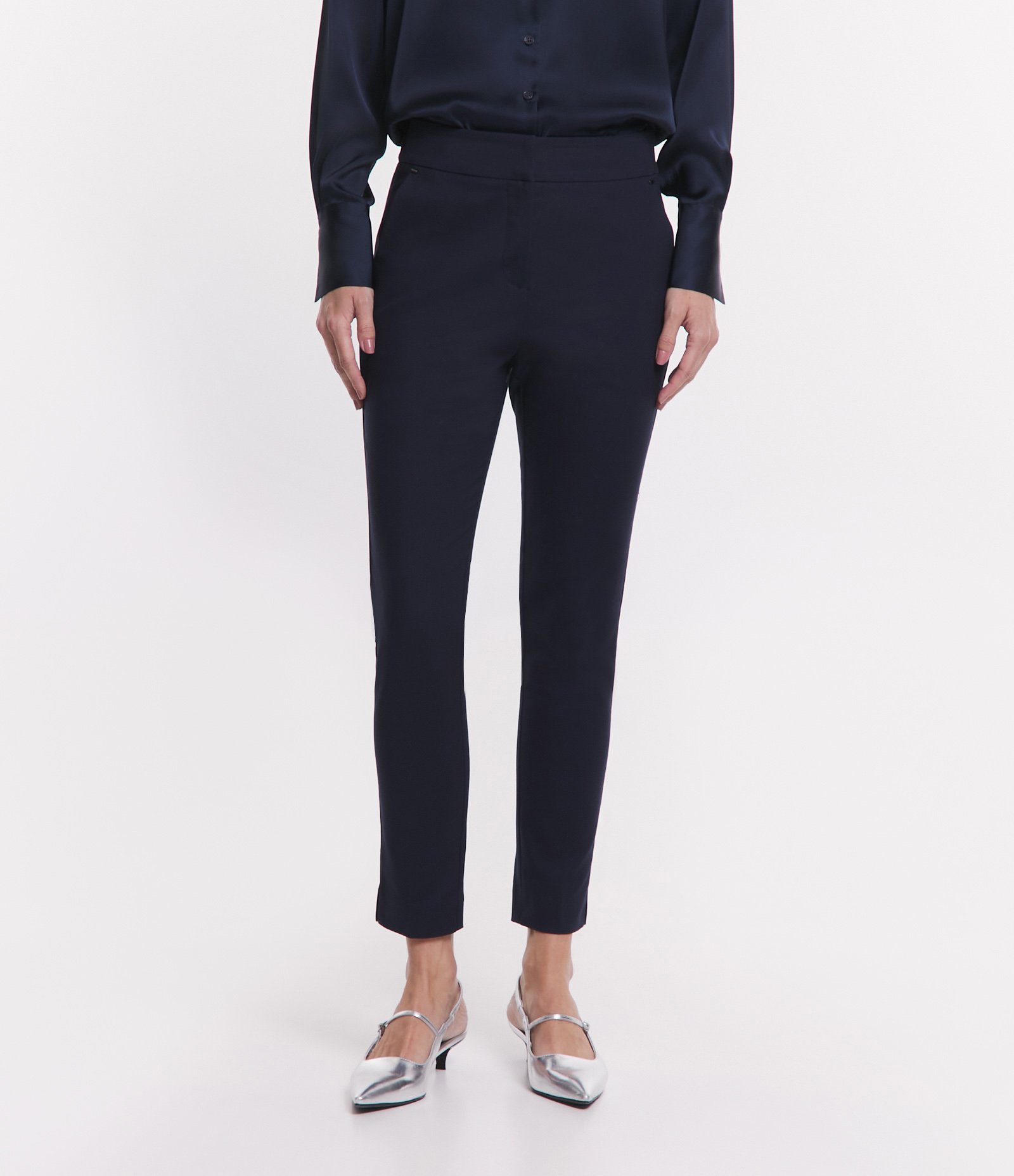 Calça Cigarrete em Algodão com Bolsos Azul Marinho 3