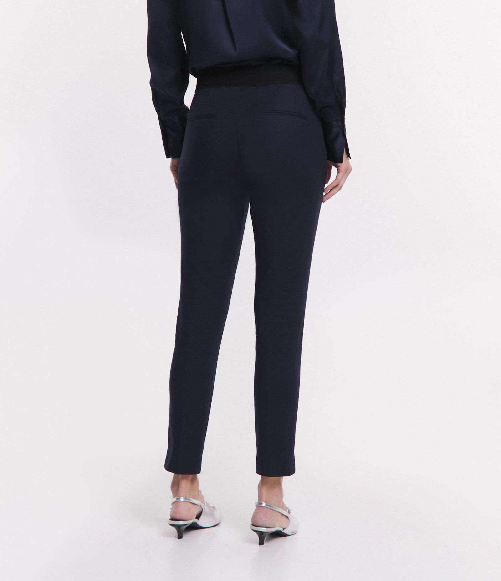 Calça Cigarrete em Algodão com Bolsos Azul Marinho 4