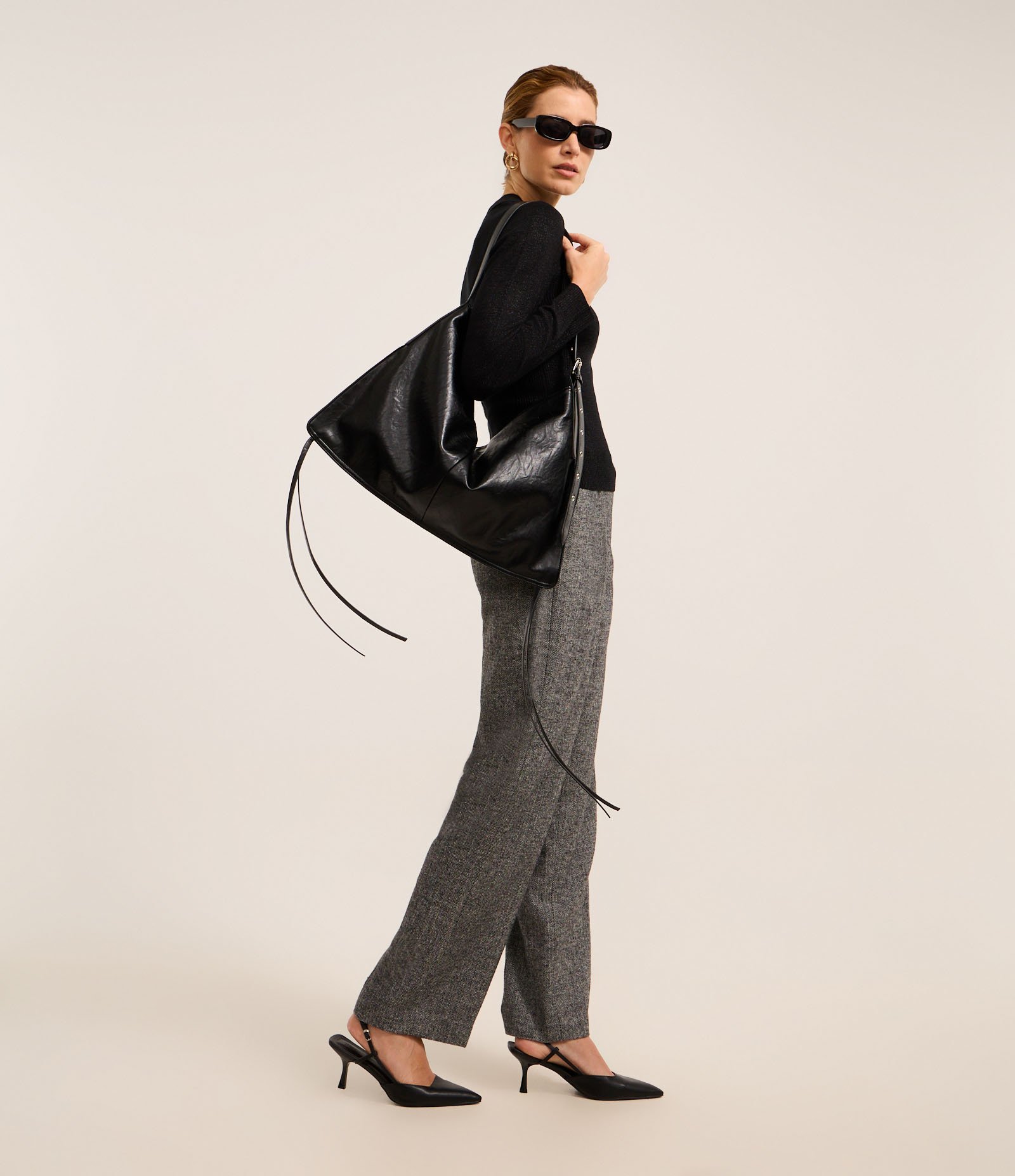 Blusa em Viscose com Gola V e Lapela Preto 6