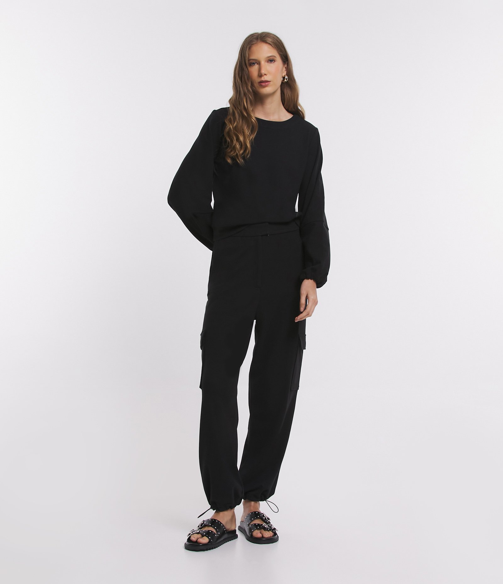 Blusa em Suedine com Recortes na Manga e Punho com Ajuste Preto 2