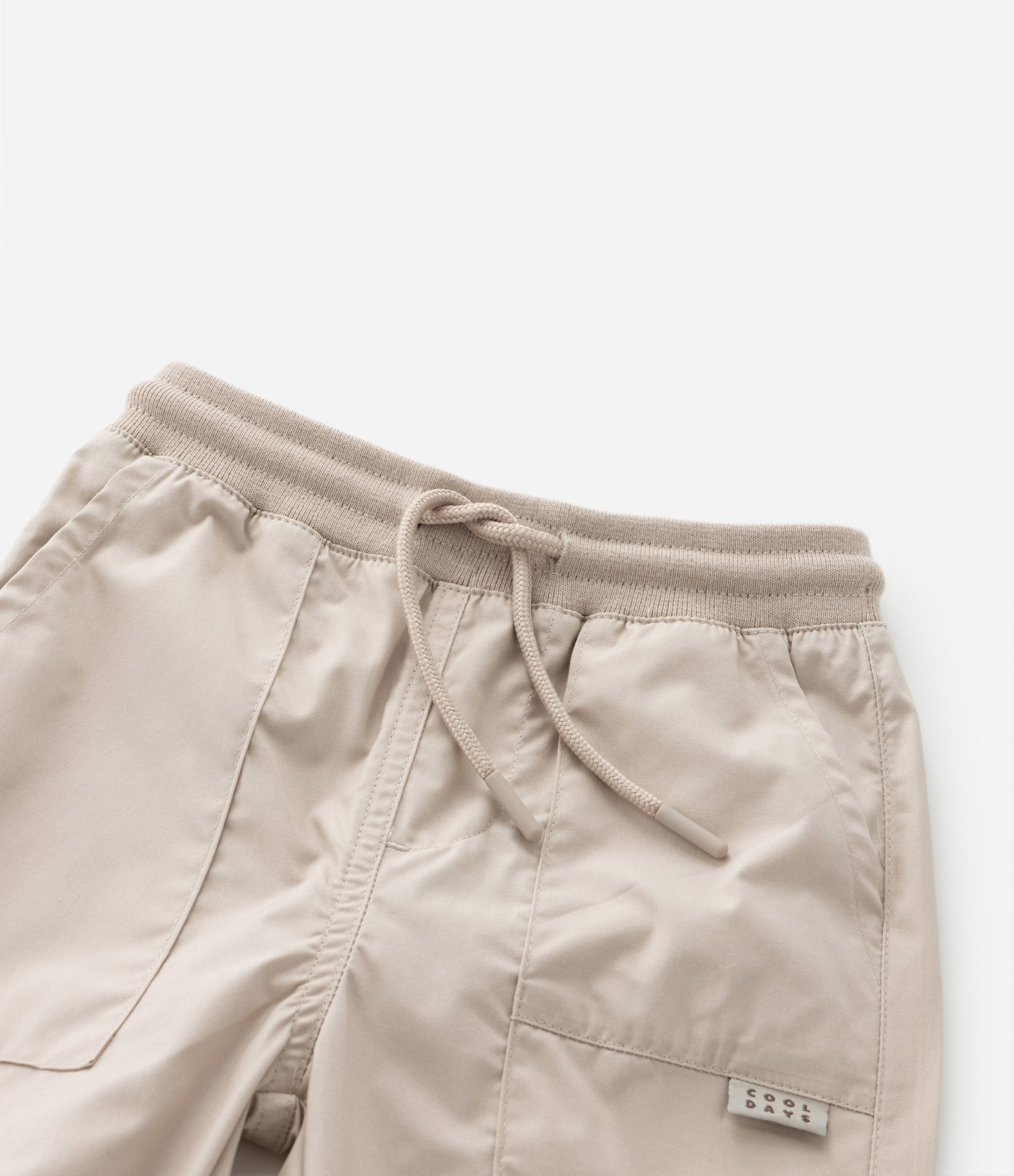 Calça Infantil em Sarja com Bolsos e Recortes - Tam 1 a 5 anos Bege 8