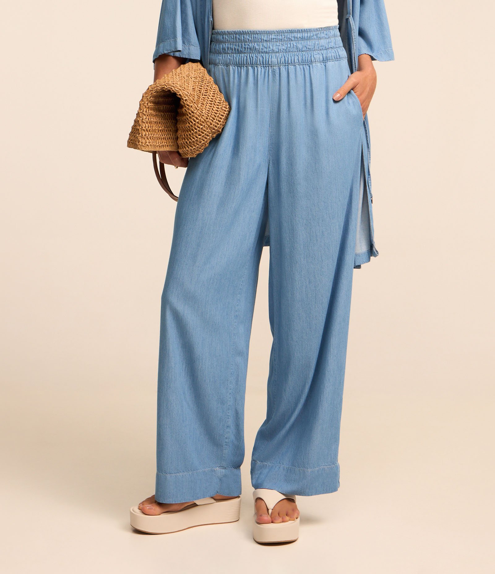 Calça Pantacourt em Liocel com Cintura Alta e Barra Larga 3