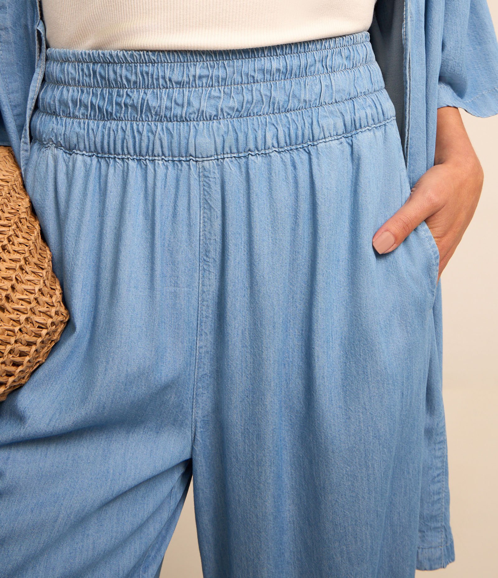 Calça Pantacourt em Liocel com Cintura Alta e Barra Larga 4